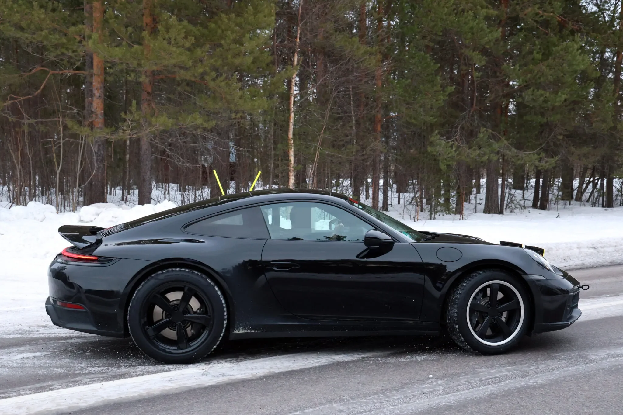 Porsche 911 Dakar, 911 Dakar facelift, Porsche off‑road, T‑Hybrid, 911 Carrera GTS, Porsche 992.2, off‑road sports car 5