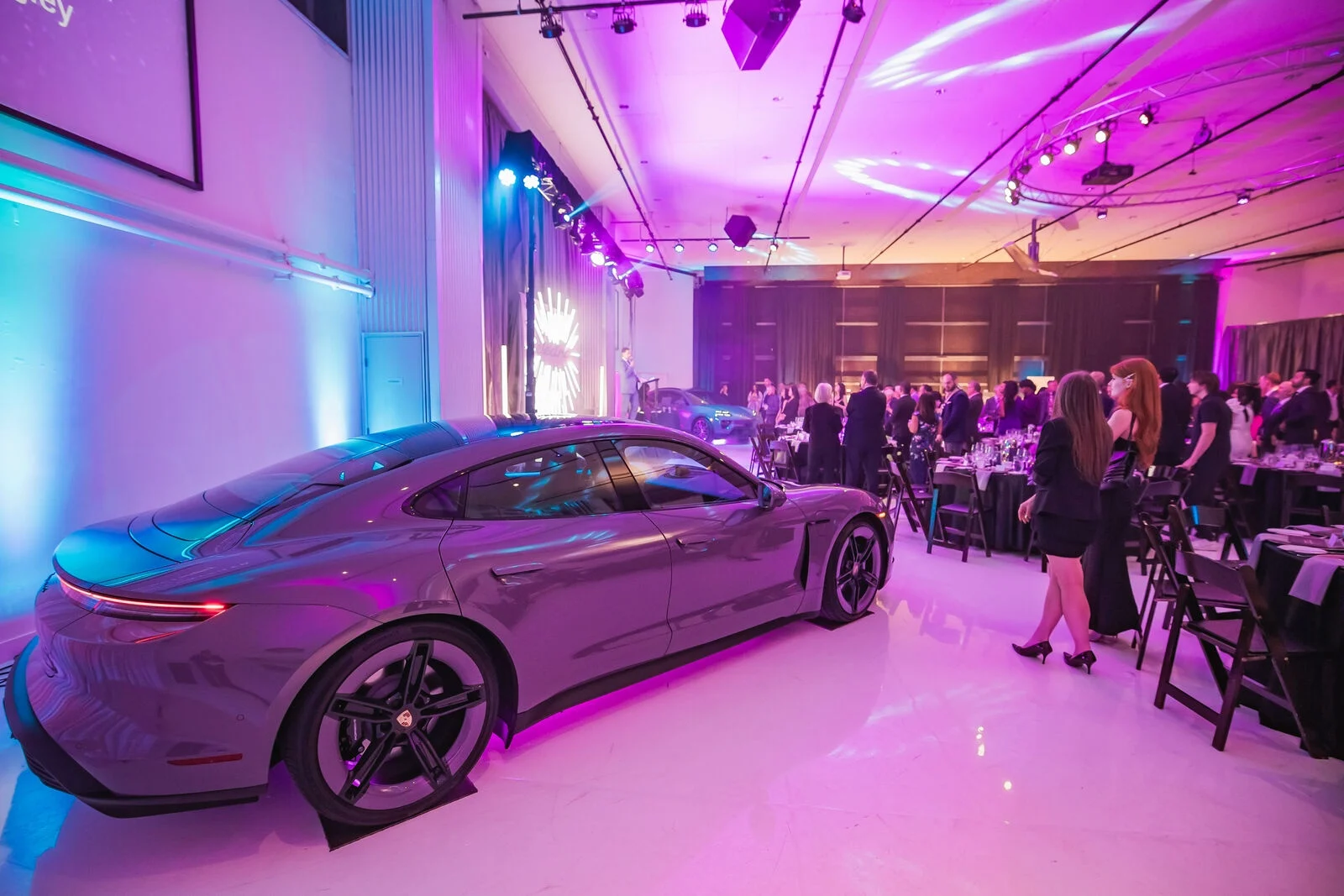 Porsche profit, electric vehicle strategy, Volkswagen costs, Chinese auto market, Porsche SE earnings, EV slowdown, automotive investment 3