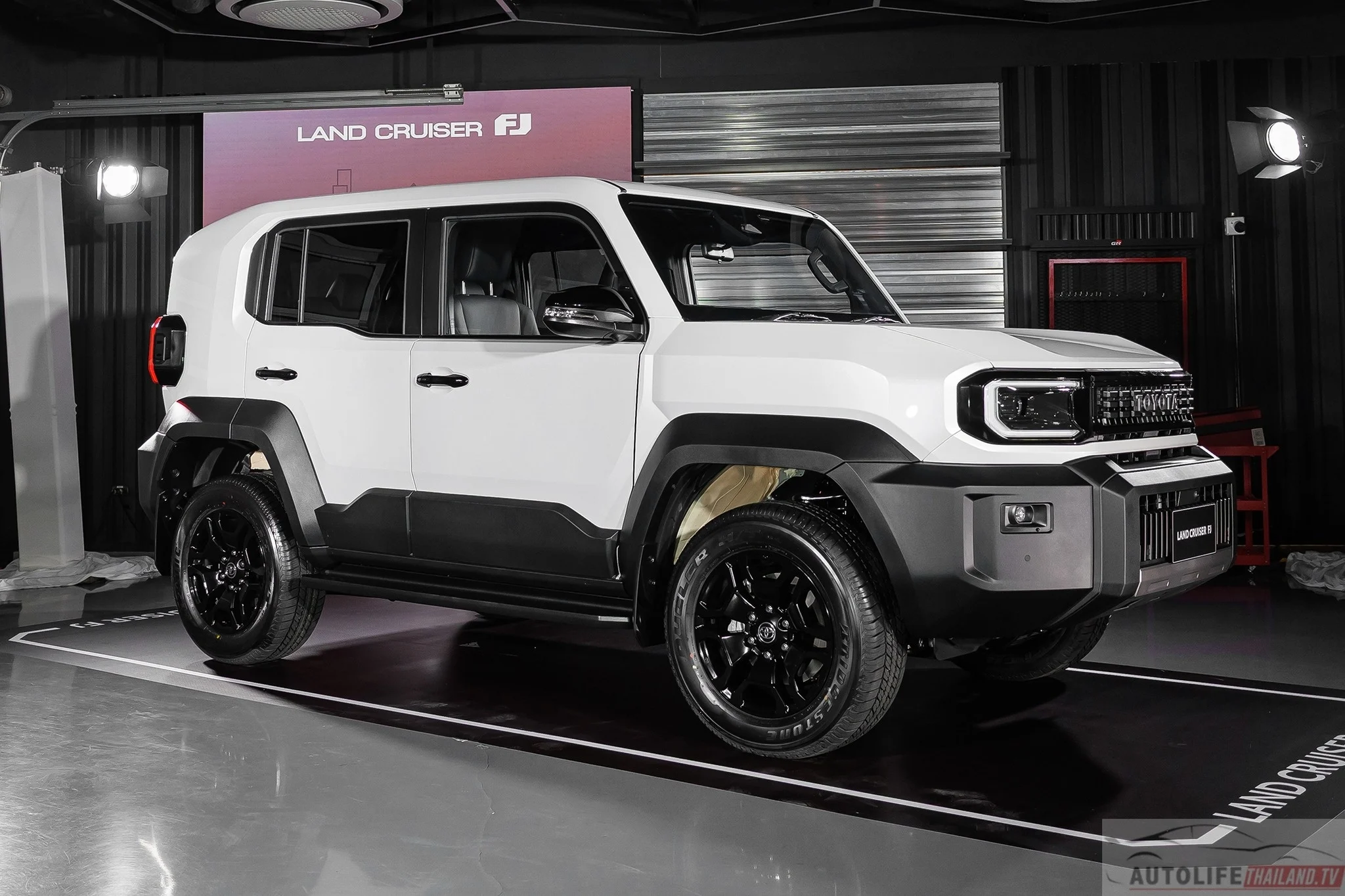 Toyota Land Cruiser FJ, retro SUV, compact off-road SUV, Toyota Land Cruiser FJ price, Land Cruiser FJ specs, Toyota Thailand, Toyota Vietnam 2