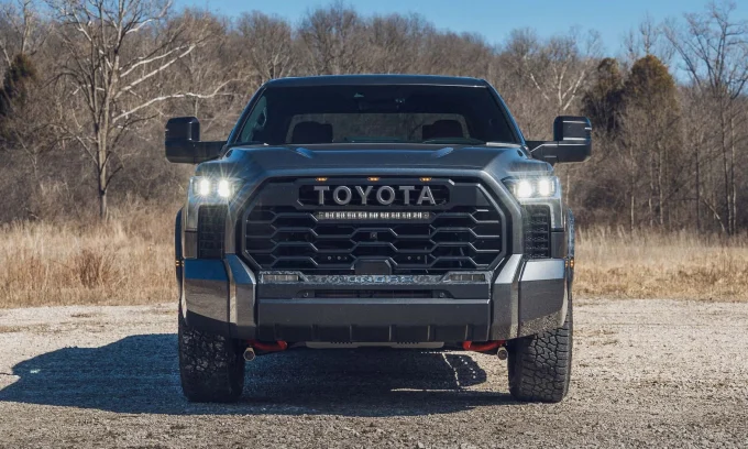 Toyota Tundra Japan, Toyota Highlander Japan, US-made Toyota, automotive imports, Toyota hybrid SUV, Toyota pickup truck 2