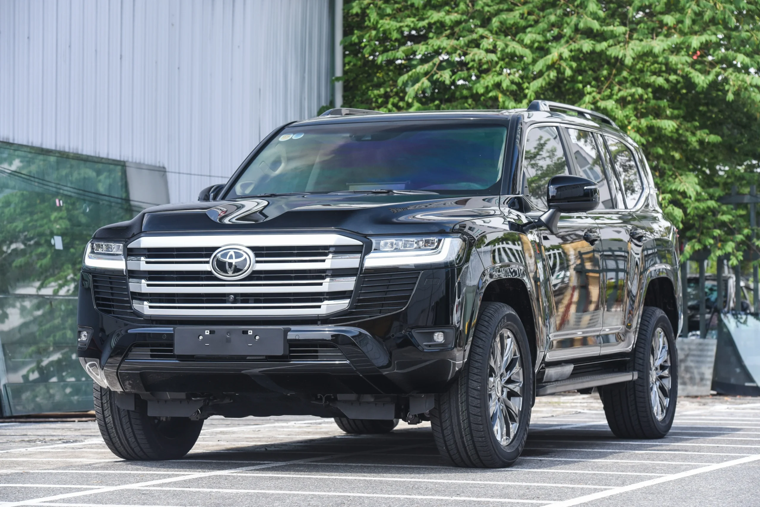 Toyota Land Cruiser 300 recall, transmission oil leak, automatic gearbox software update, SUV safety recall, Toyota Vietnam 3