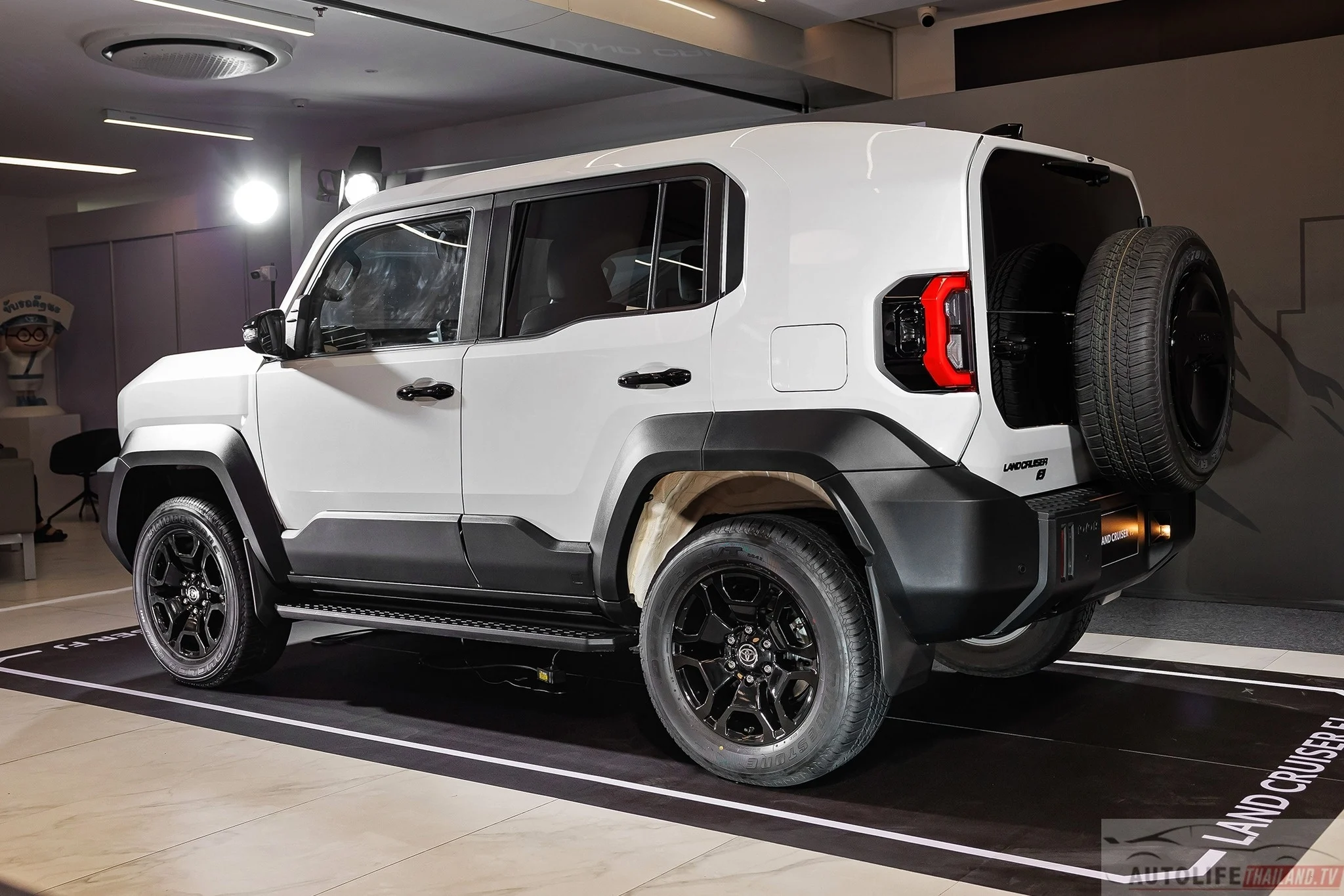 Toyota Land Cruiser FJ, retro SUV, compact off-road SUV, Toyota Land Cruiser FJ price, Land Cruiser FJ specs, Toyota Thailand, Toyota Vietnam 4