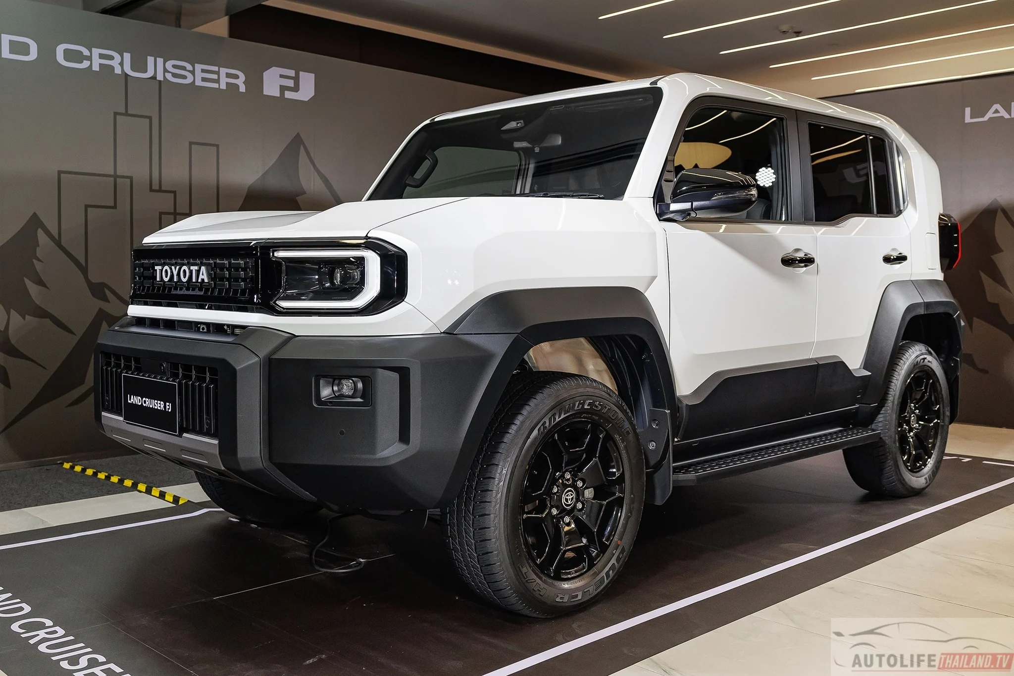 Toyota Land Cruiser, Land Cruiser FJ, Legendary concept, off-road SUV, 70 series, Thailand concept car, retro SUV, 2026 automotive news 16