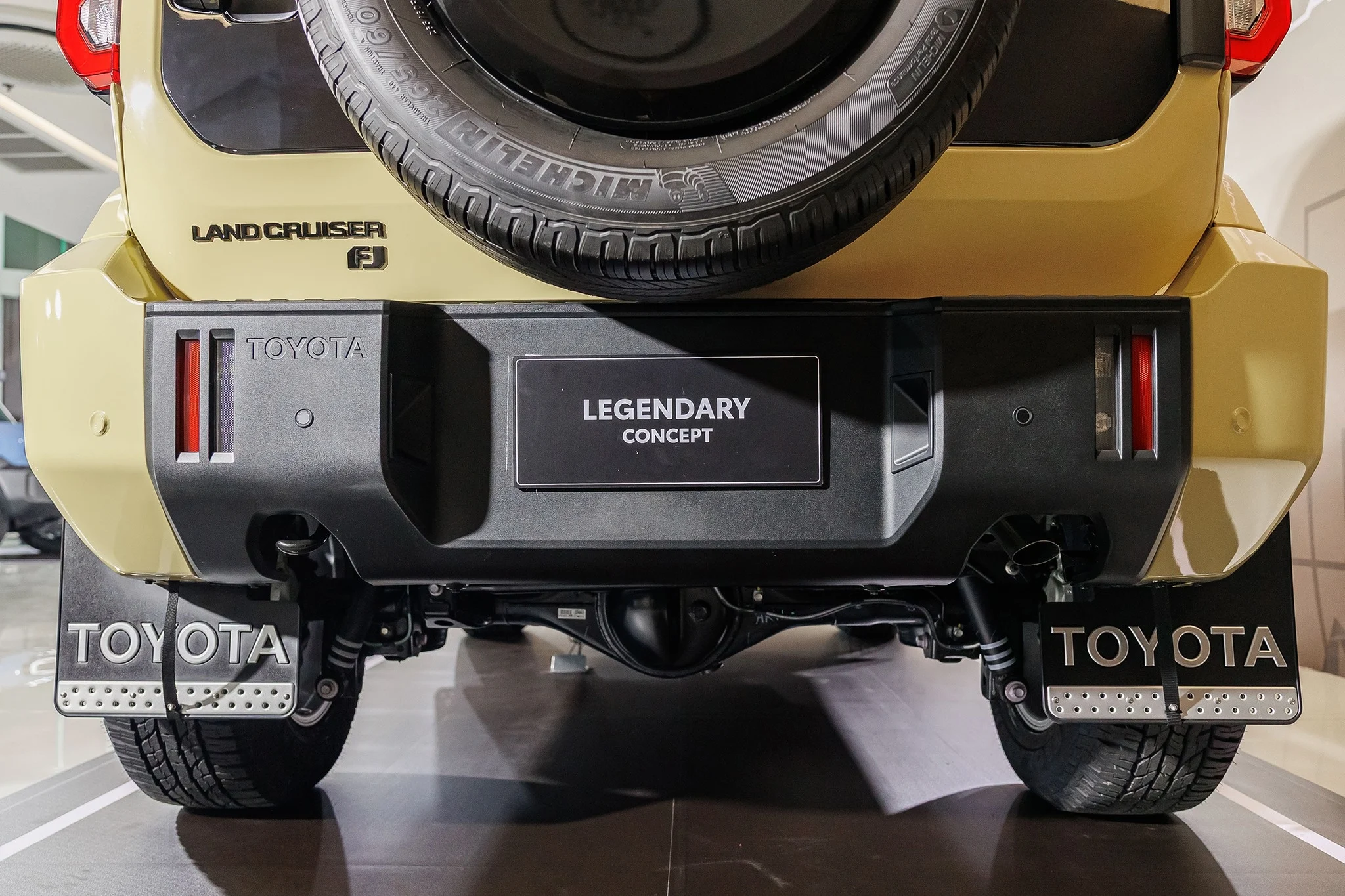 Toyota Land Cruiser, Land Cruiser FJ, Legendary concept, off-road SUV, 70 series, Thailand concept car, retro SUV, 2026 automotive news 12