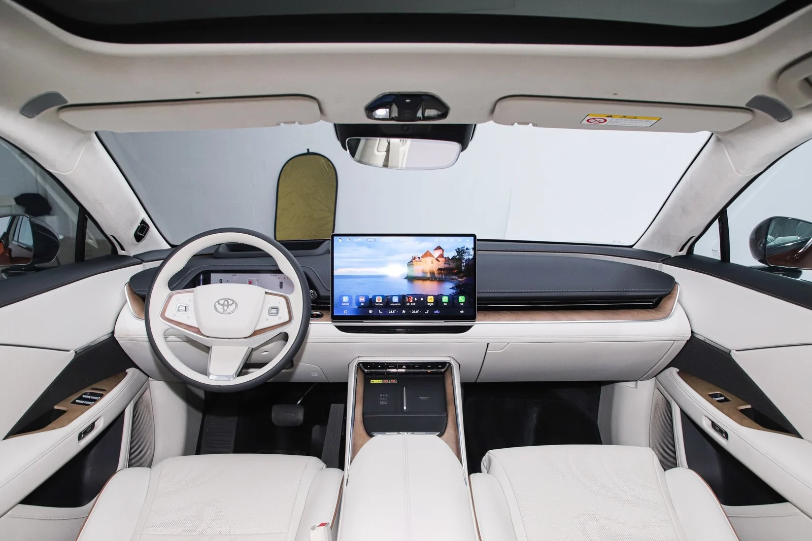 Toyota bZ7, electric sedan, GAC Toyota, Huawei Drive ONE, EV range, HarmonyOS 5.0, smart electric vehicle 3