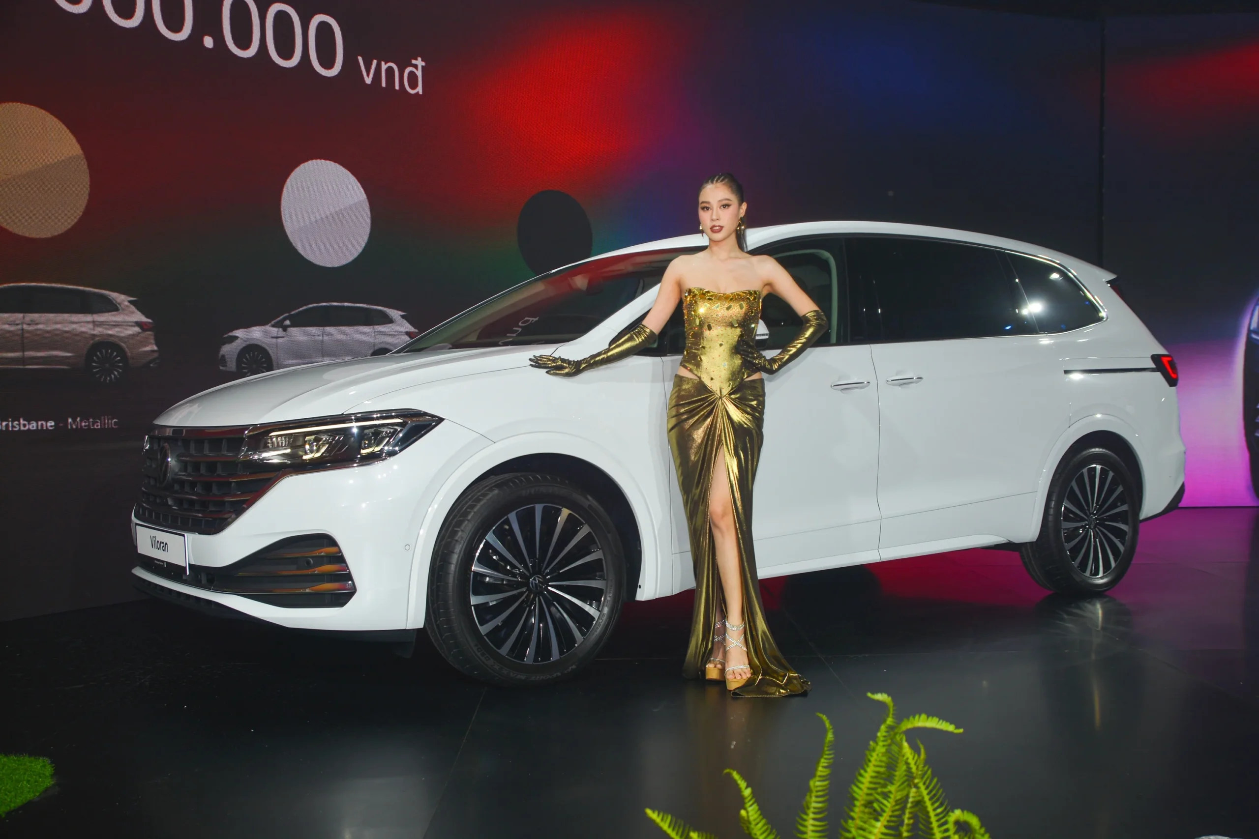 car promotions Vietnam, free fuel car deals, Omoda C5 SHS-H, Mitsubishi fuel vouchers, Volkswagen Vietnam, automotive marketing trends 4