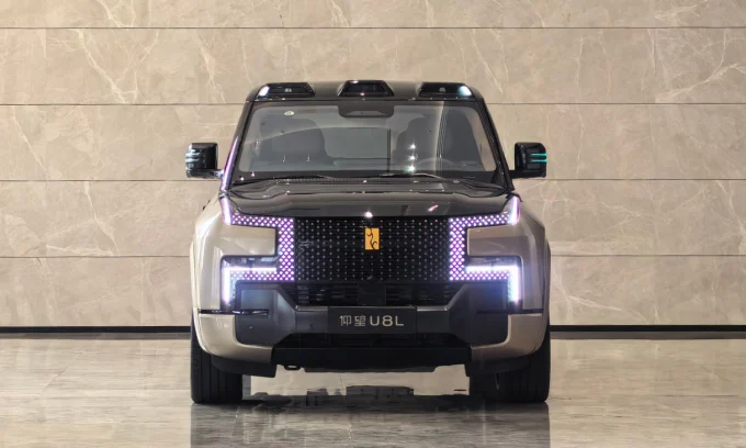 BYD Yangwang U8L, luxury SUV, ultra-luxury EV, BYD Blade battery, luxury off-road vehicle, Yangwang U8L specs, Maybach GLS 600 rival 2