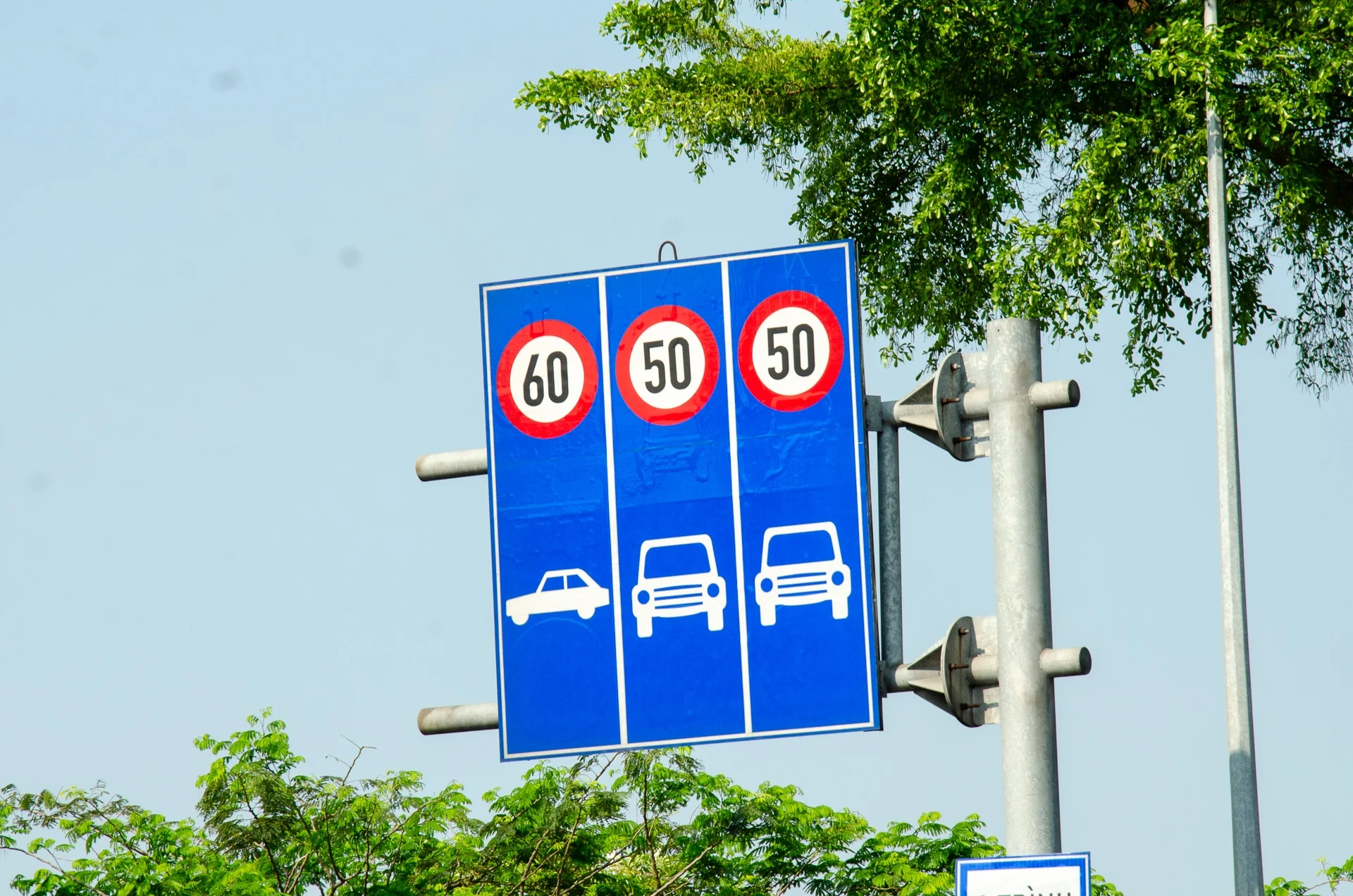 Vietnam driving laws, city driving Vietnam, traffic fines Vietnam, AI traffic cameras, Vietnam road safety, expat driving Vietnam 3
