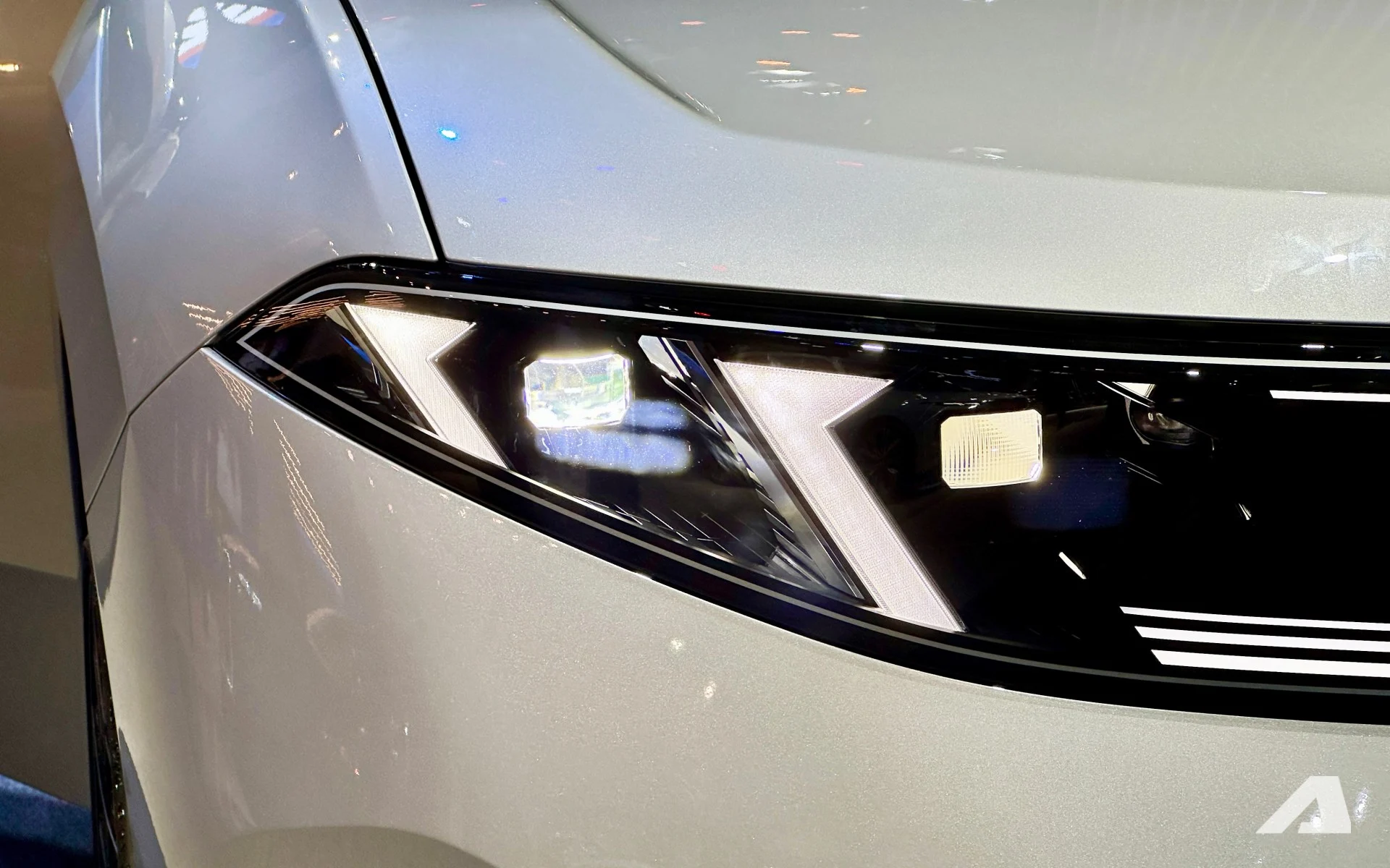 BMW iX3 2026, electric SUV, Vietnam car price, 800V charging, BMW eDrive, electric vehicle range, luxury EV, BMW Thailand price 10