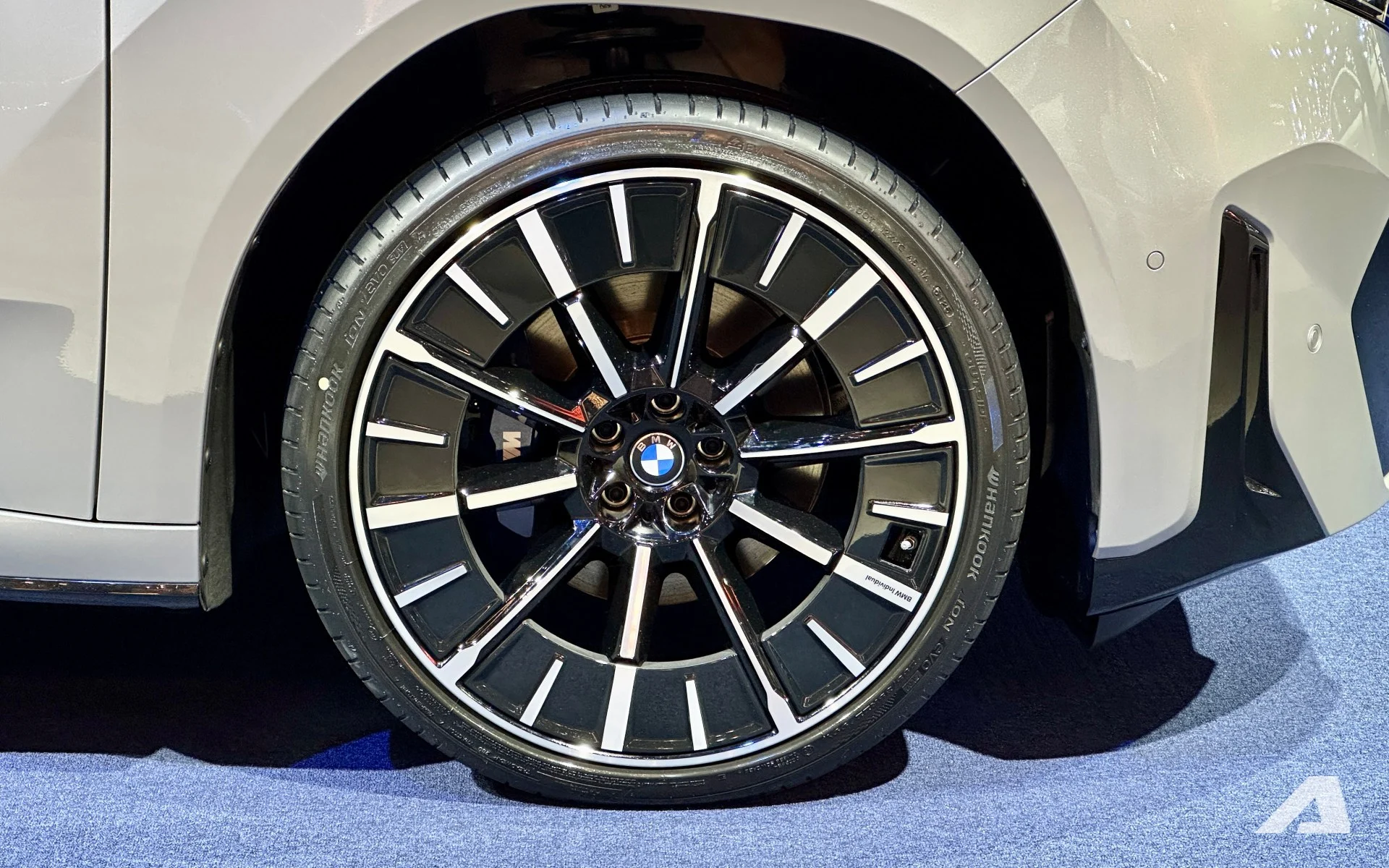 BMW iX3 2026, electric SUV, Vietnam car price, 800V charging, BMW eDrive, electric vehicle range, luxury EV, BMW Thailand price 12