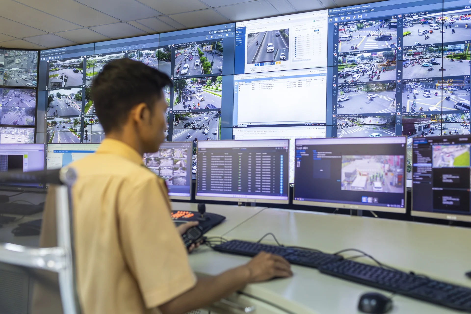 Vietnam driving laws, city driving Vietnam, traffic fines Vietnam, AI traffic cameras, Vietnam road safety, expat driving Vietnam 7