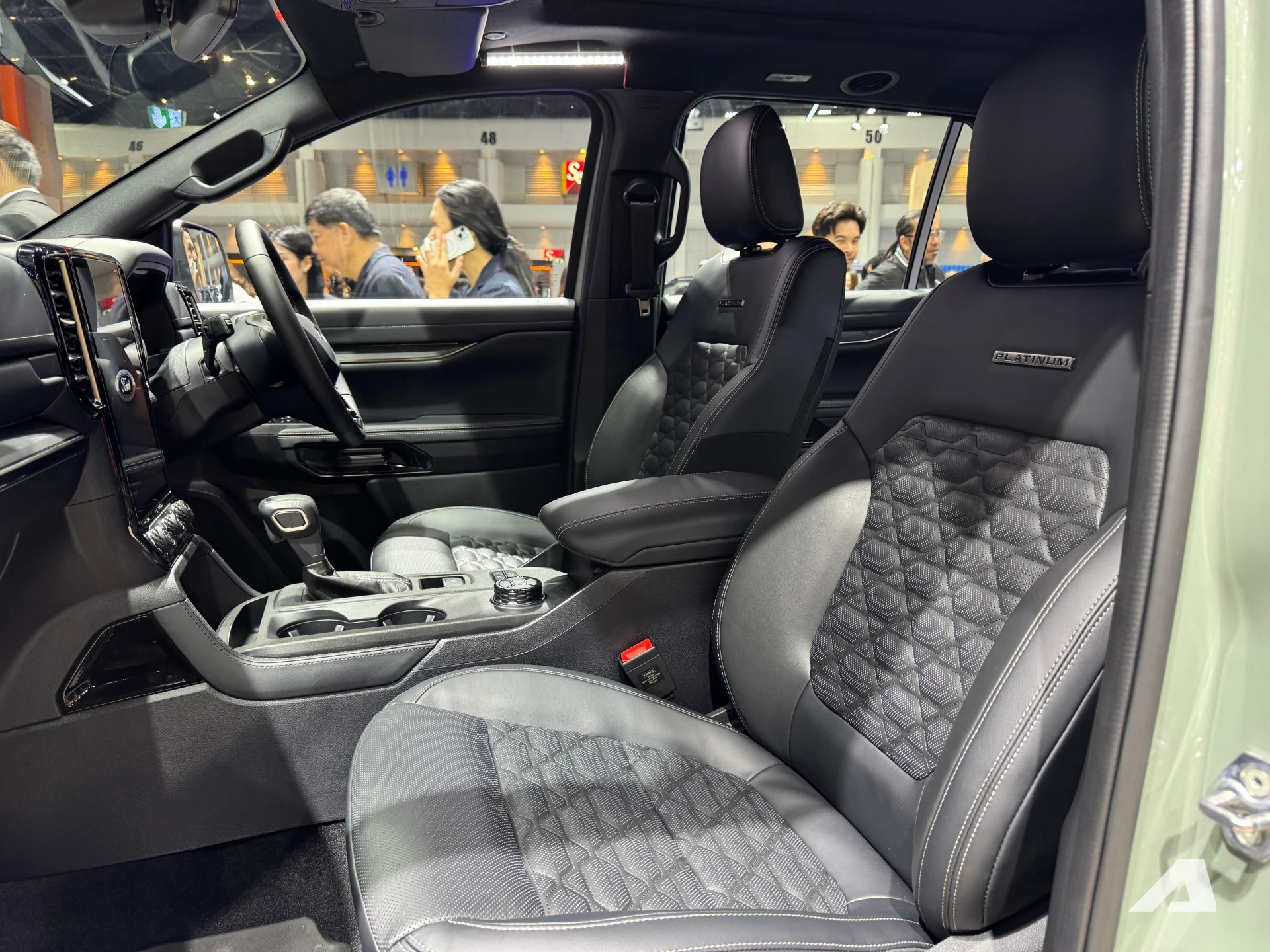 Ford Everest Platinum, 2026 SUV, turbo diesel engine, Bangkok Motor Show, off‑road SUV, price Vietnam, premium SUV 11