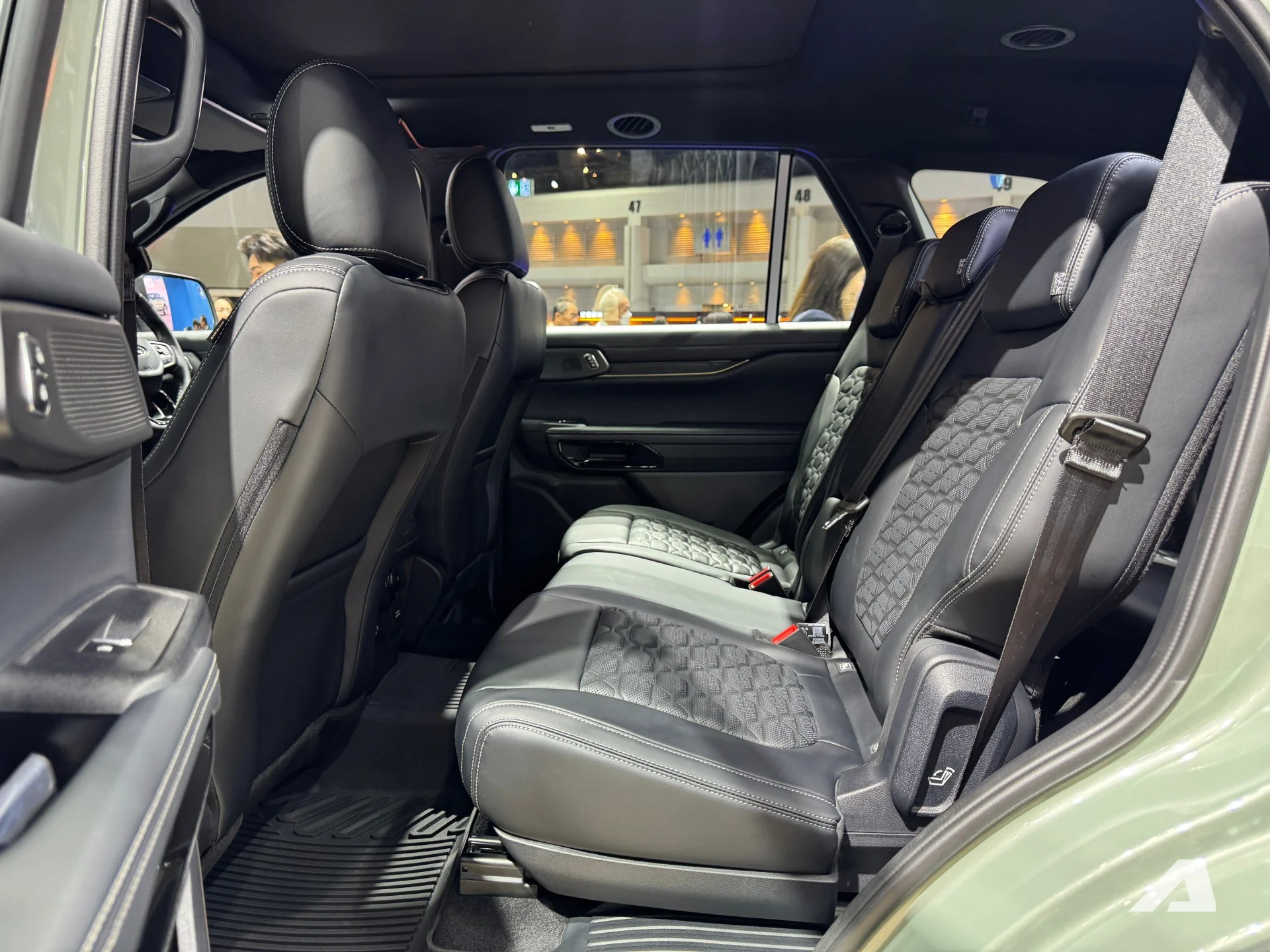 Ford Everest Platinum, 2026 SUV, turbo diesel engine, Bangkok Motor Show, off‑road SUV, price Vietnam, premium SUV 12