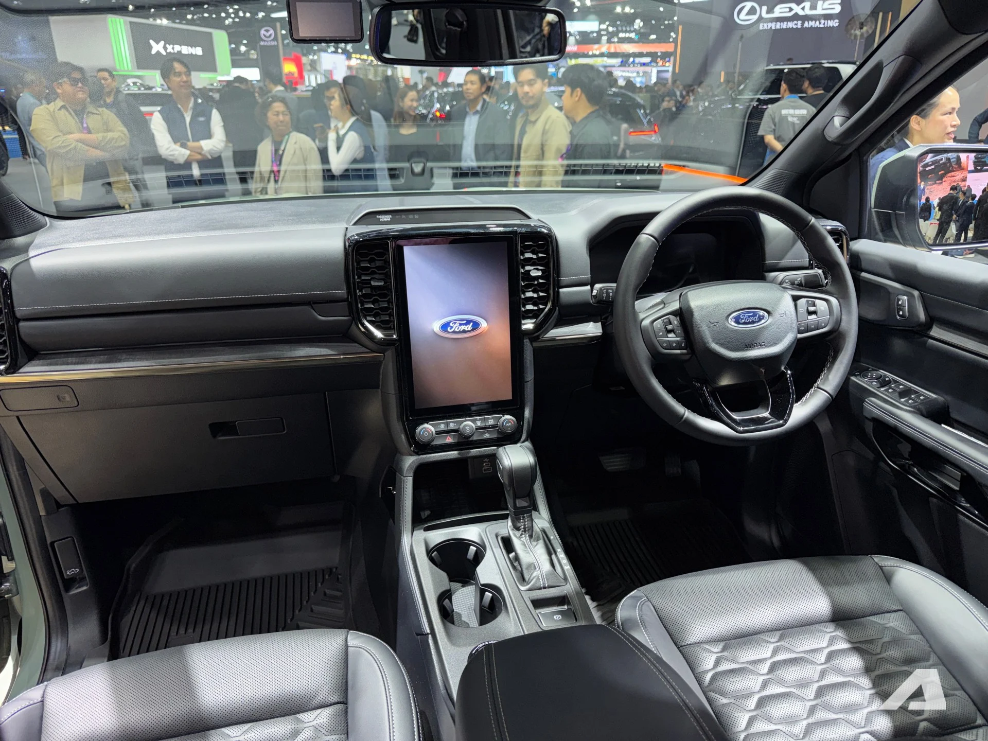 Ford Everest Platinum, 2026 SUV, turbo diesel engine, Bangkok Motor Show, off‑road SUV, price Vietnam, premium SUV 10