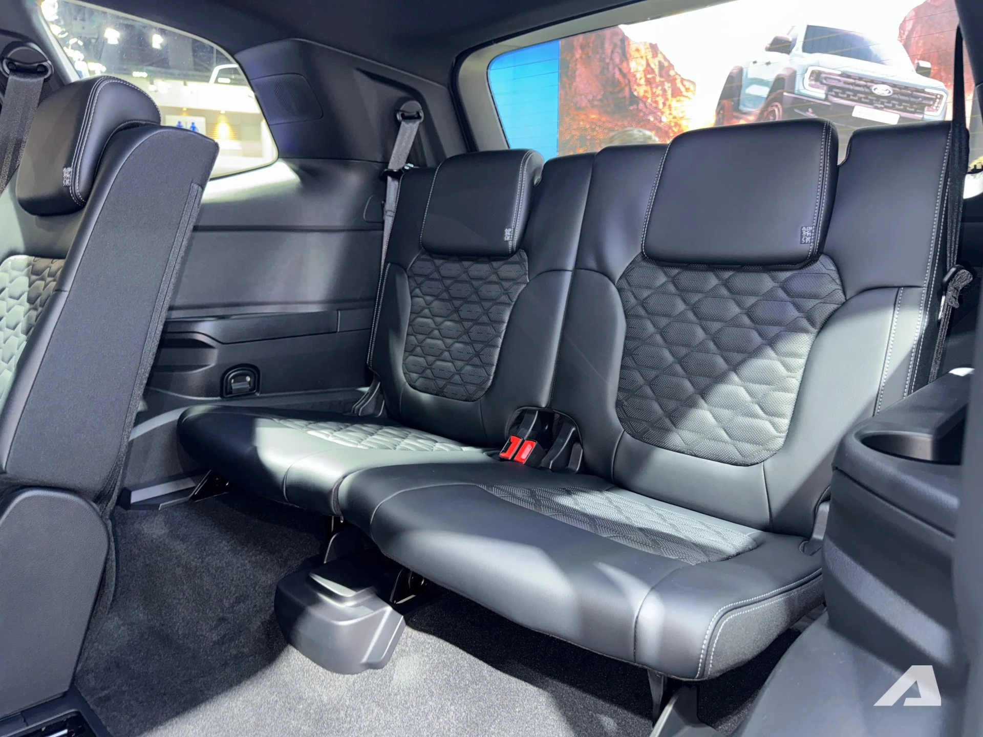 Ford Everest Platinum, 2026 SUV, turbo diesel engine, Bangkok Motor Show, off‑road SUV, price Vietnam, premium SUV 13