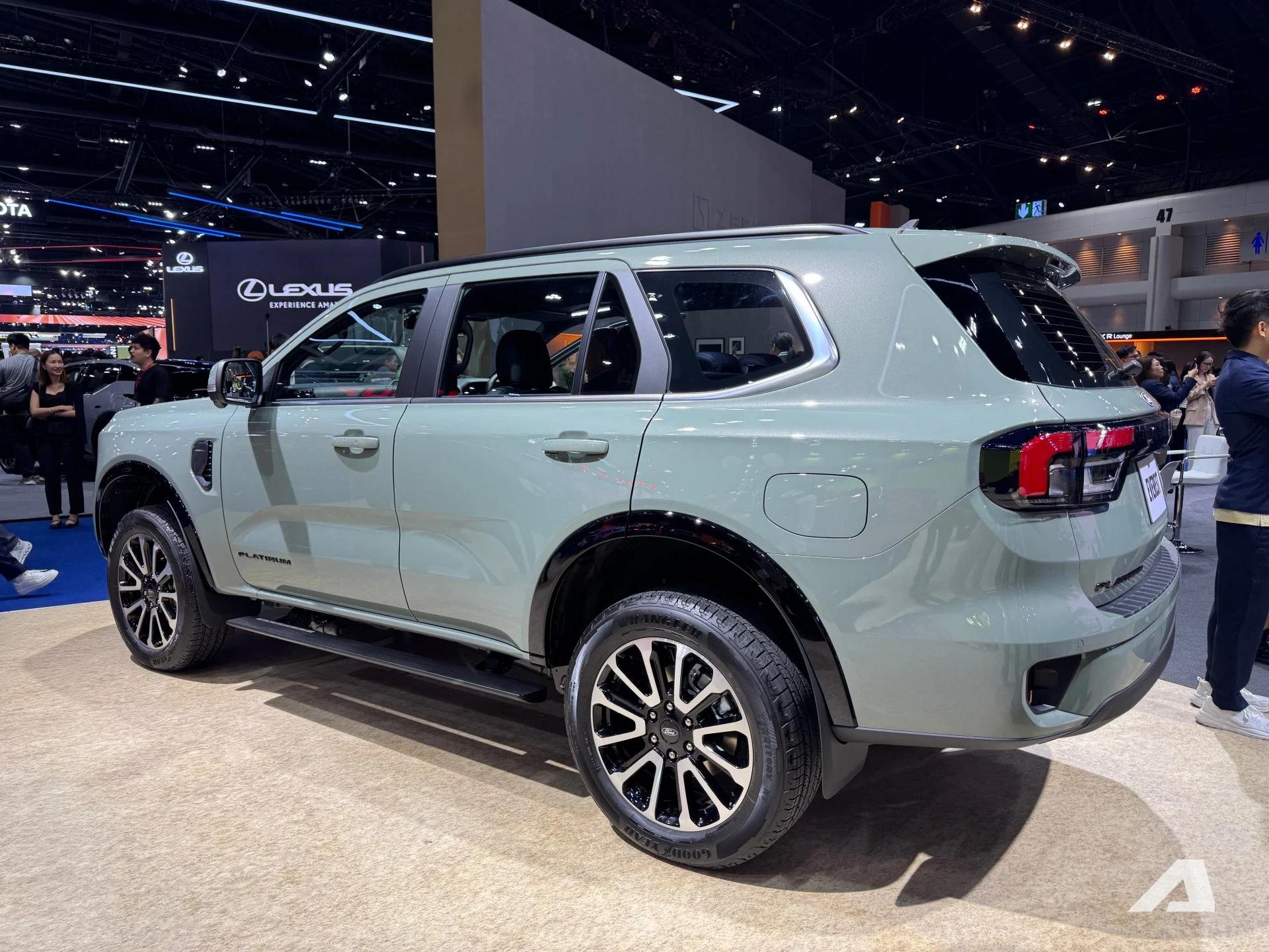 Ford Everest Platinum, 2026 SUV, turbo diesel engine, Bangkok Motor Show, off‑road SUV, price Vietnam, premium SUV 6