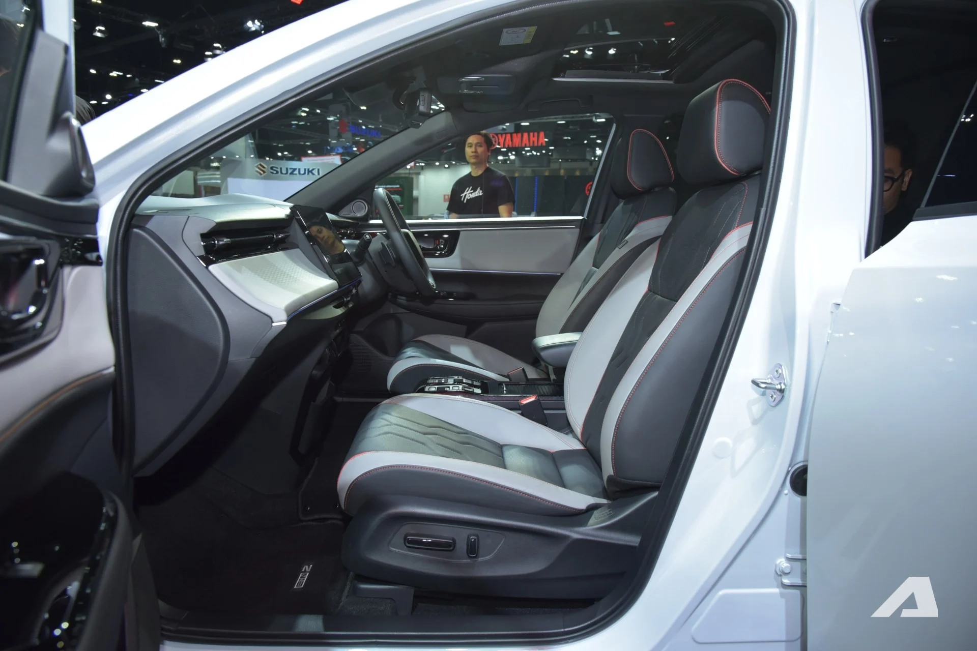 Honda e:N2, electric SUV, Honda electric vehicle, 530 km range, Bangkok International Motor Show, CR-V competitor, EV price, Peugeot 408 styling 15