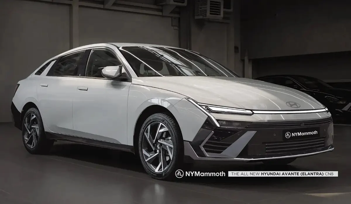 Hyundai Elantra 2027, hybrid sedan, 17-inch display, new car design, P1 prototype, automotive technology, C‑segment sedan 8