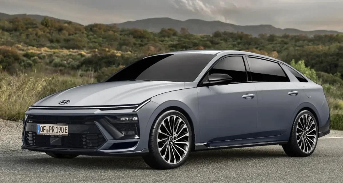 Hyundai Elantra 2027, hybrid sedan, 17-inch display, new car design, P1 prototype, automotive technology, C‑segment sedan 9