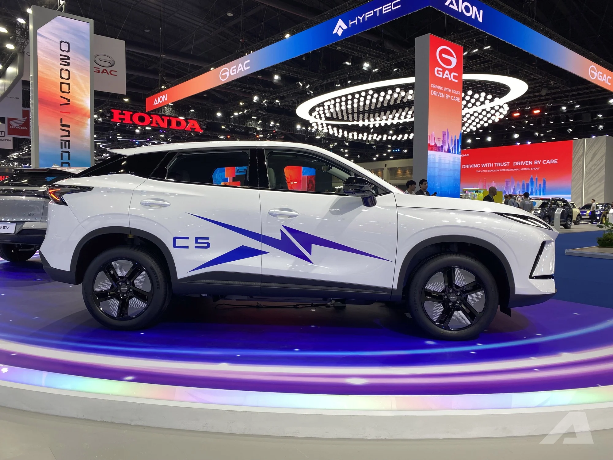 Omoda C5 EV, 2026 electric SUV, electric car Thailand, fast charge electric vehicle, 24‑inch screen SUV, electric SUV price, 500 km range EV 11