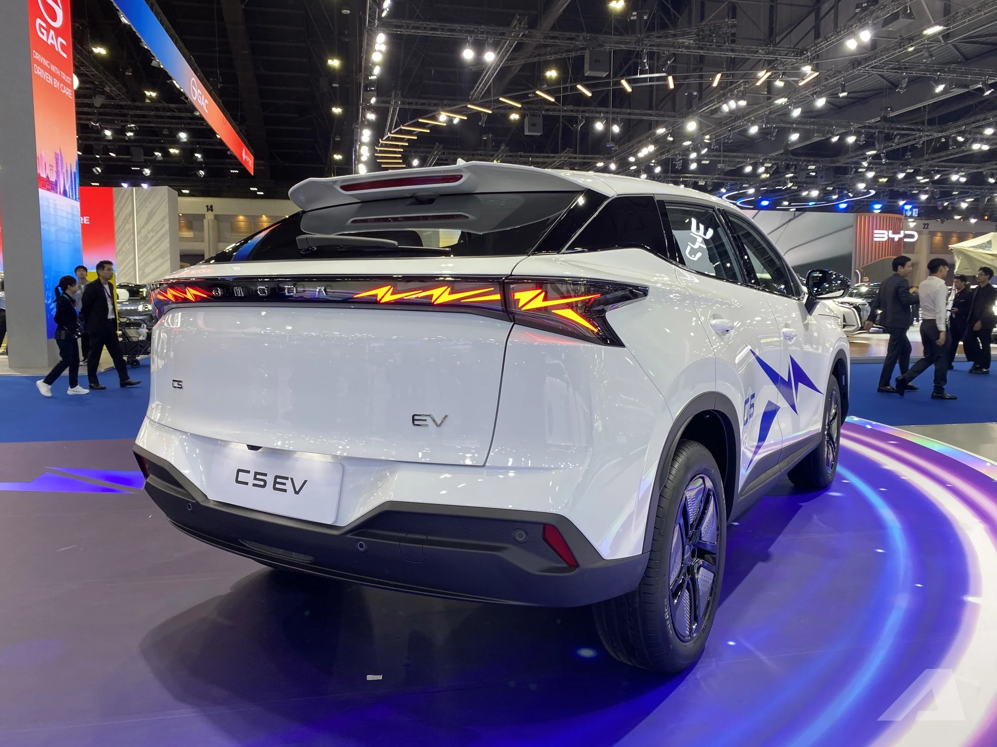 Omoda C5 EV, 2026 electric SUV, electric car Thailand, fast charge electric vehicle, 24‑inch screen SUV, electric SUV price, 500 km range EV 12