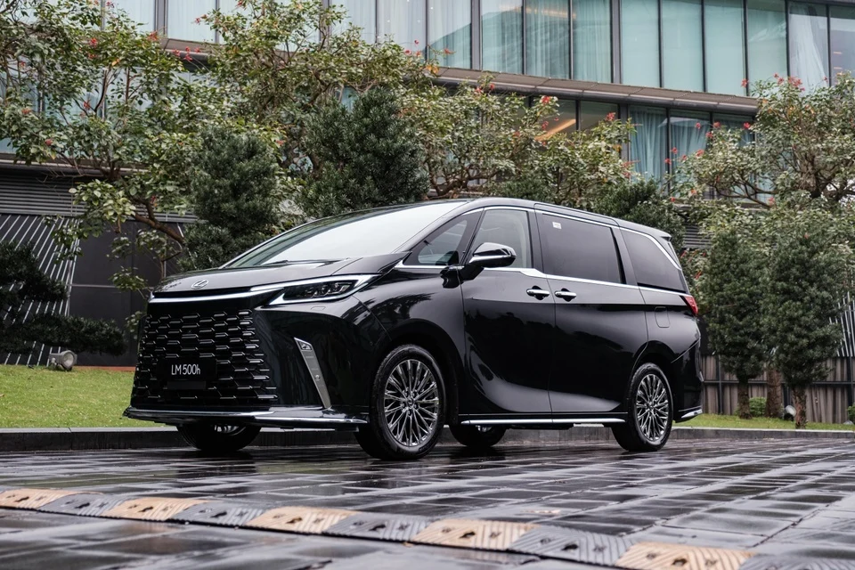 Anna Leigh Waters, PPA Asia 1000, Lexus LM 500h, luxury MPV, pickleball Hanoi, PPA Tour, luxury travel Vietnam 2