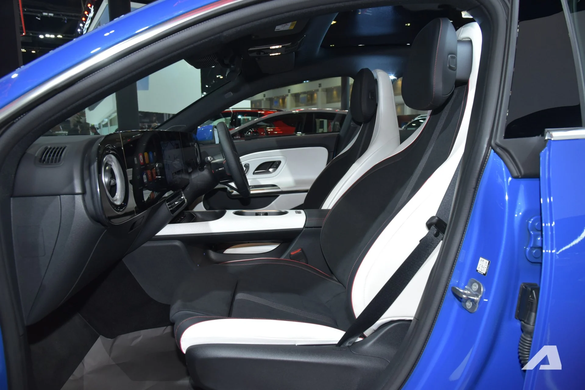 Mercedes-Benz CLA EV, 2026 electric sedan, 800V technology, 792 km range, fast charging, Vietnam electric car, luxury EV, BIMS 2026 14