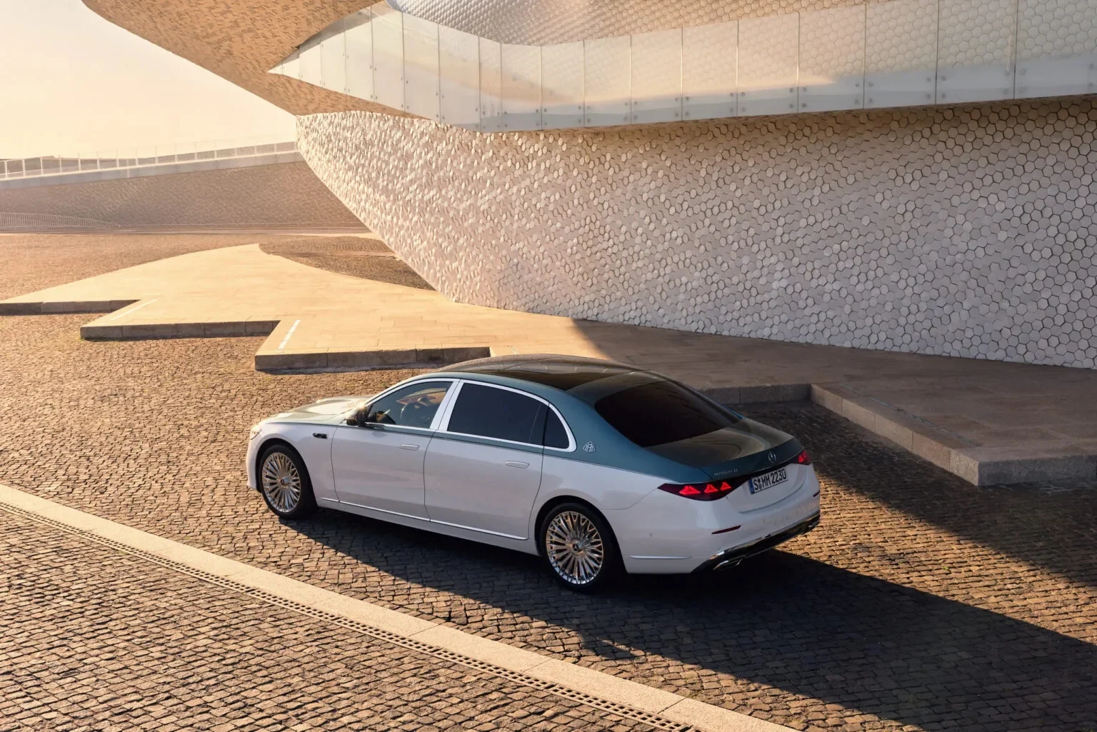 Mercedes-Maybach S-Class, 2026 luxury sedan, AI car technology, hybrid powertrain, premium automotive, electric hybrid sedan, customizable luxury, high-end vehicle 11