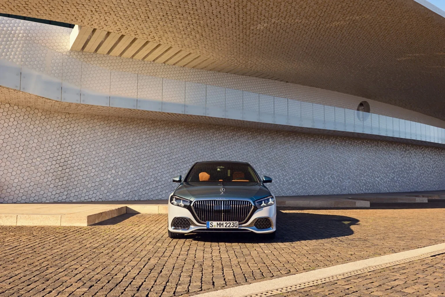 Mercedes-Maybach S-Class, 2026 luxury sedan, AI car technology, hybrid powertrain, premium automotive, electric hybrid sedan, customizable luxury, high-end vehicle 8