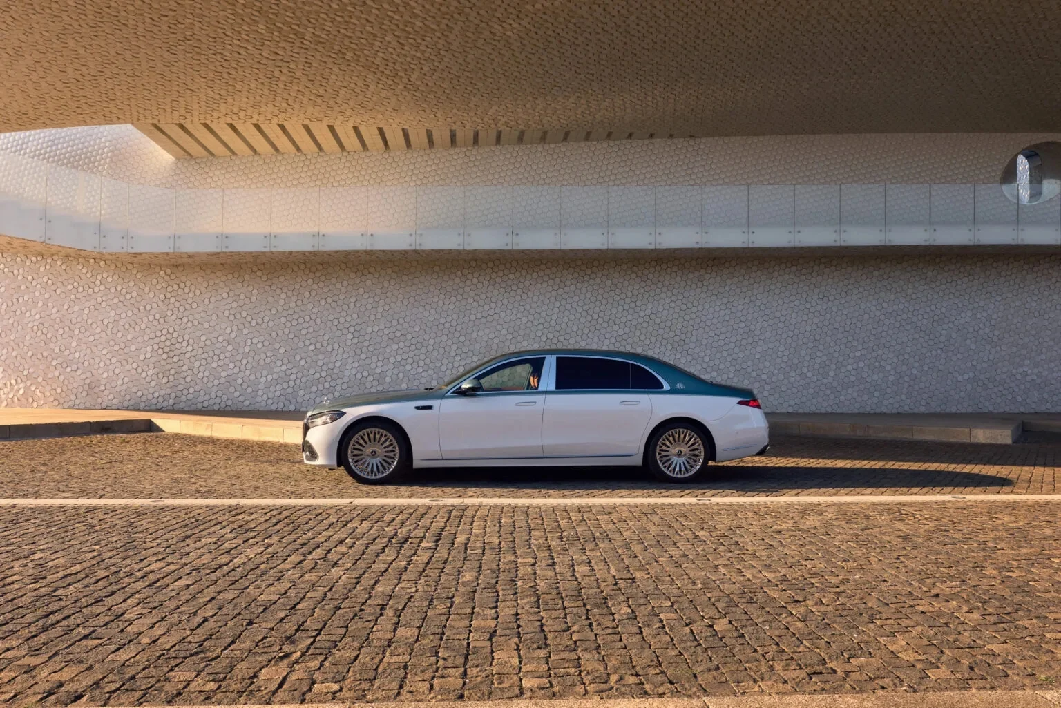 Mercedes-Maybach S-Class, 2026 luxury sedan, AI car technology, hybrid powertrain, premium automotive, electric hybrid sedan, customizable luxury, high-end vehicle 9