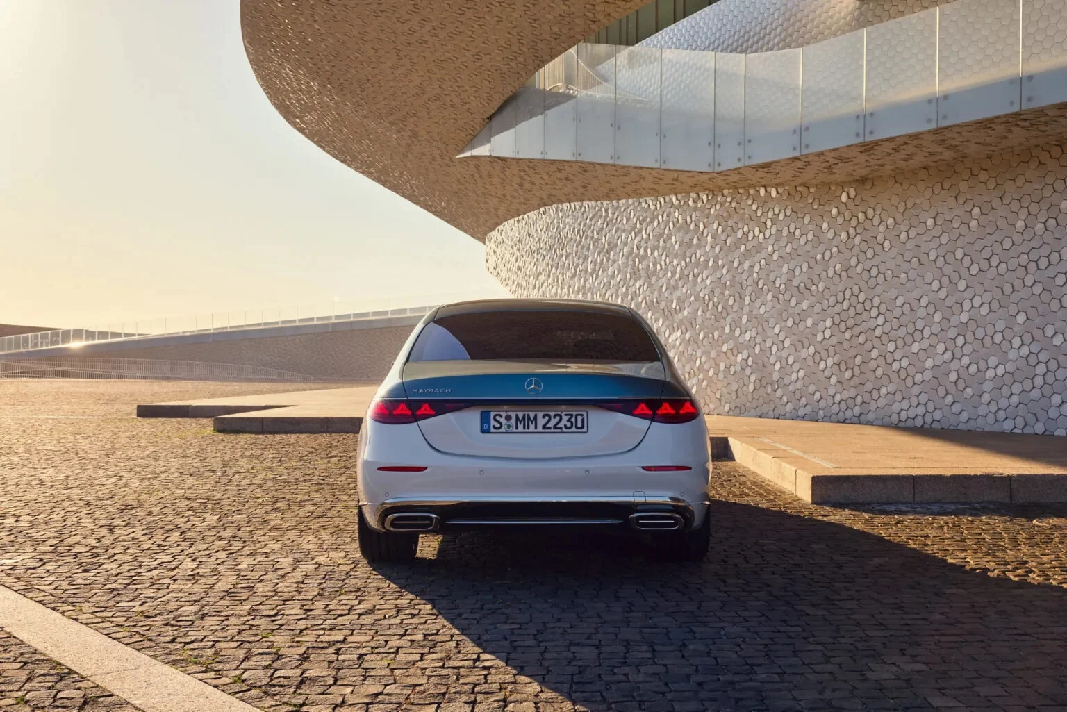 Mercedes-Maybach S-Class, 2026 luxury sedan, AI car technology, hybrid powertrain, premium automotive, electric hybrid sedan, customizable luxury, high-end vehicle 10