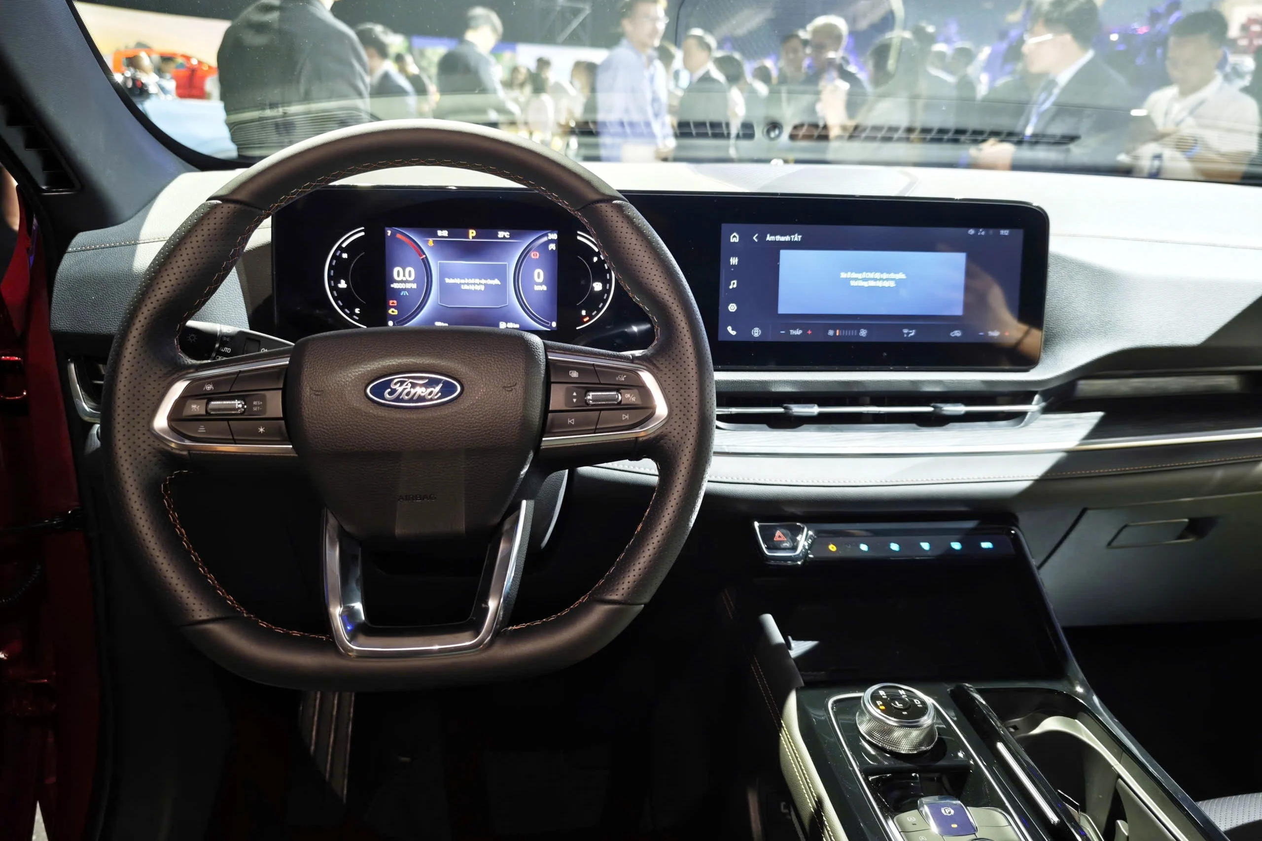 Ford Territory price, Ford Territory C-SUV, Ford Territory specs, affordable family SUV, Ford Vietnam price drop, C-SUV comparison 3