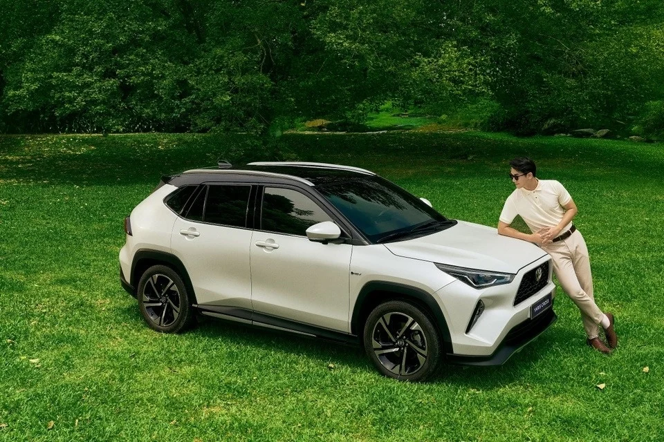 hybrid car deals Vietnam, Toyota Yaris Cross Hybrid, Kia Carnival Hybrid, Hyundai Santa Fe Hybrid, fuel-efficient cars, Suzuki XL7 Hybrid, eco-friendly vehicles 2