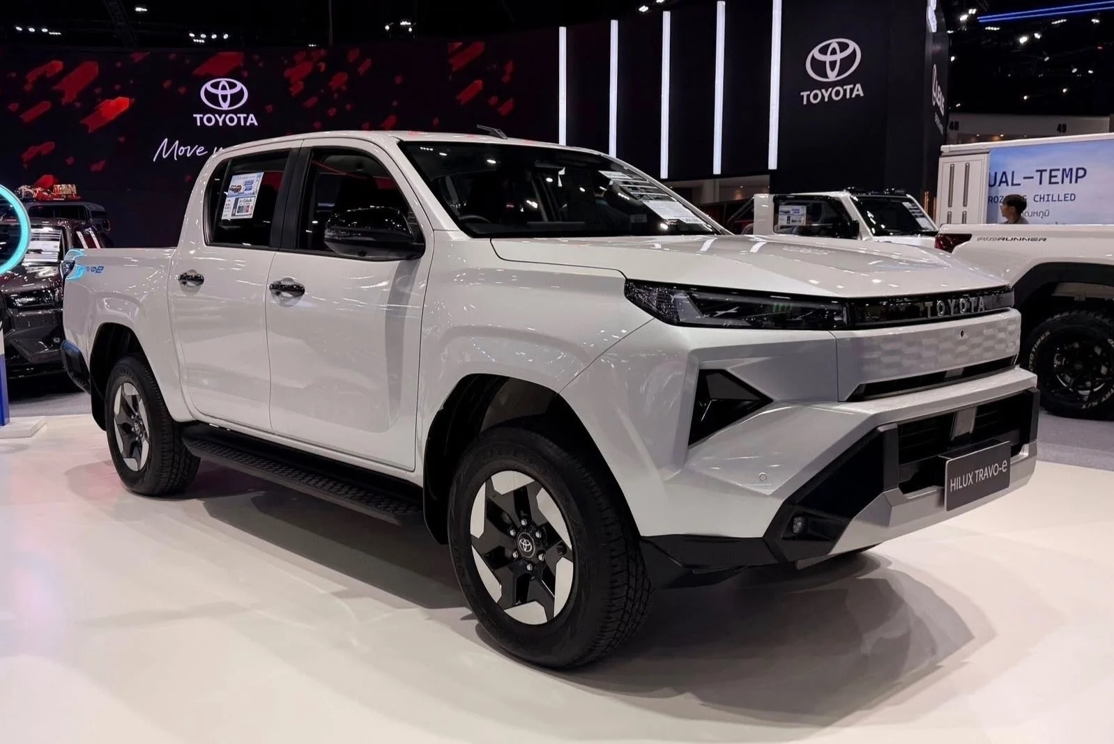 Toyota Hilux Travo-e, electric pickup, Bangkok Motorshow 2026, electric Toyota, 300 km range, lithium-ion battery, electric trucks Thailand 2