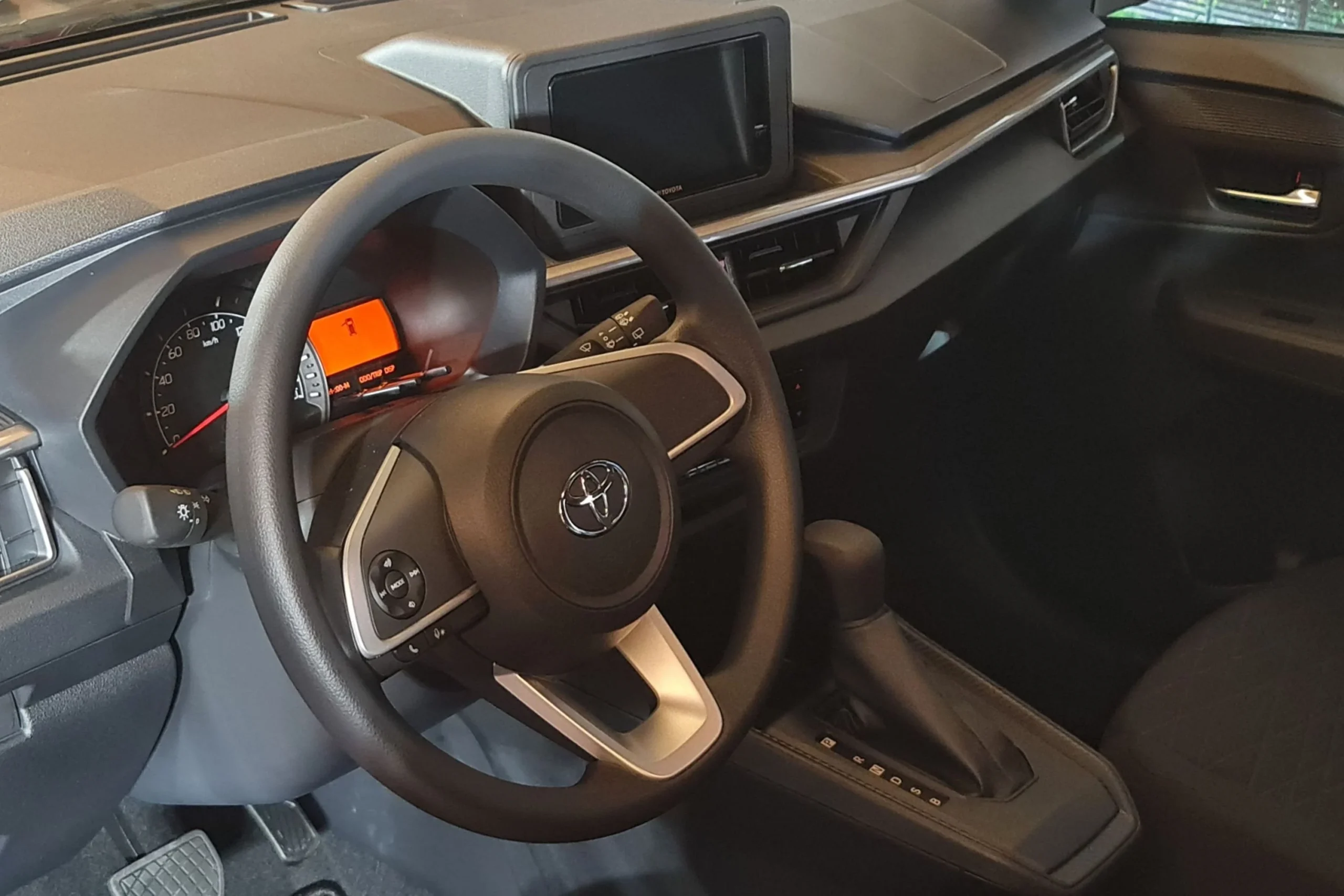 Toyota Wigo Vietnam, budget city cars, A-segment hatchback, Toyota Vietnam supply chain, Hyundai Grand i10 vs Toyota Wigo, automotive sales Vietnam 4