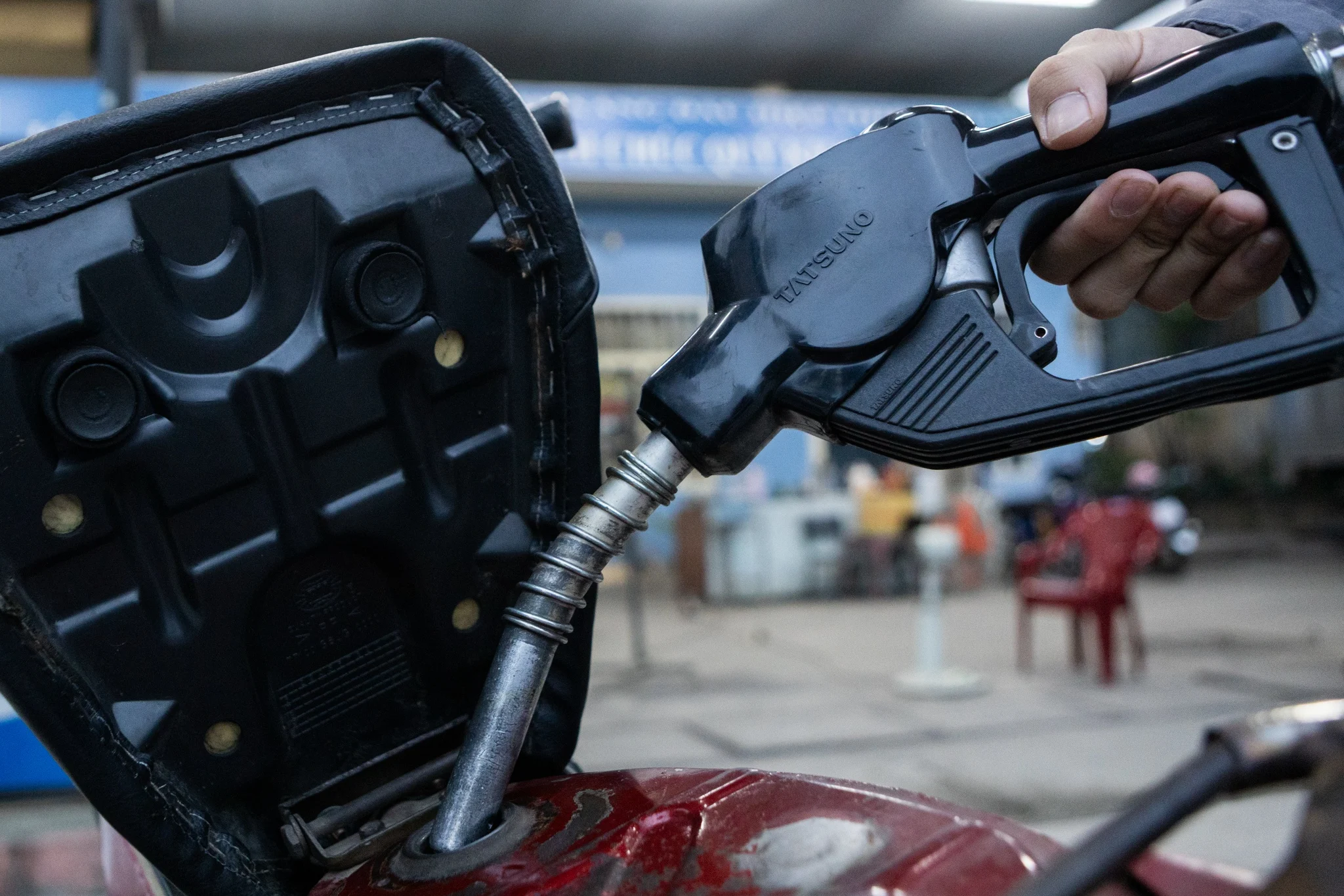 fuel savings, gasoline price increase, reduce fuel consumption, tire pressure fuel efficiency, fuel discount programs, car maintenance tips, saving on gas 2