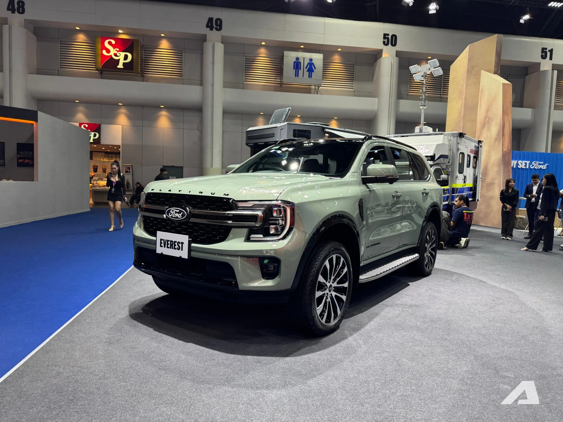 Ford Everest Platinum, 2026 SUV, turbo diesel engine, Bangkok Motor Show, off‑road SUV, price Vietnam, premium SUV 3