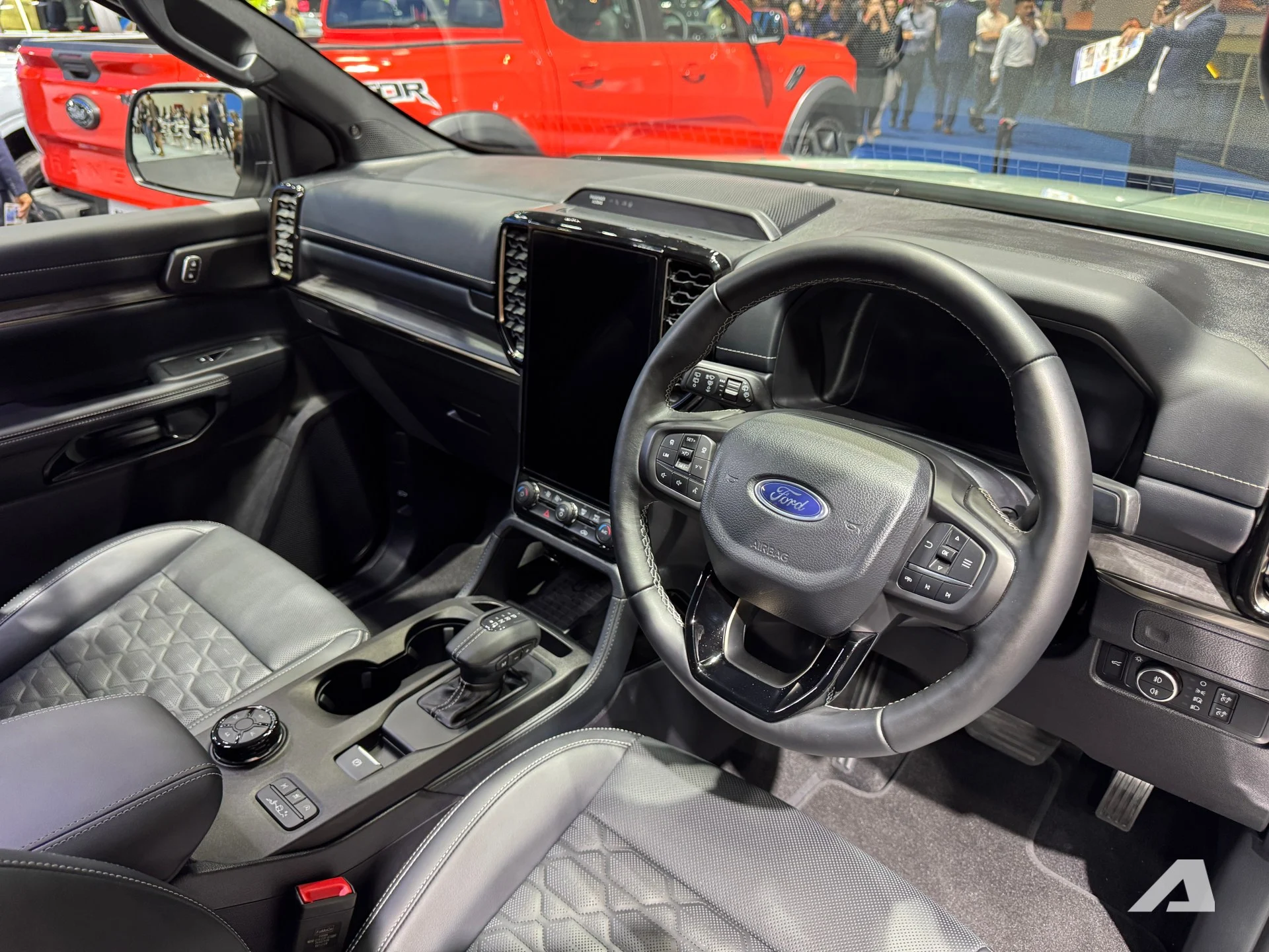 Ford Everest Platinum, 2026 SUV, turbo diesel engine, Bangkok Motor Show, off‑road SUV, price Vietnam, premium SUV 9