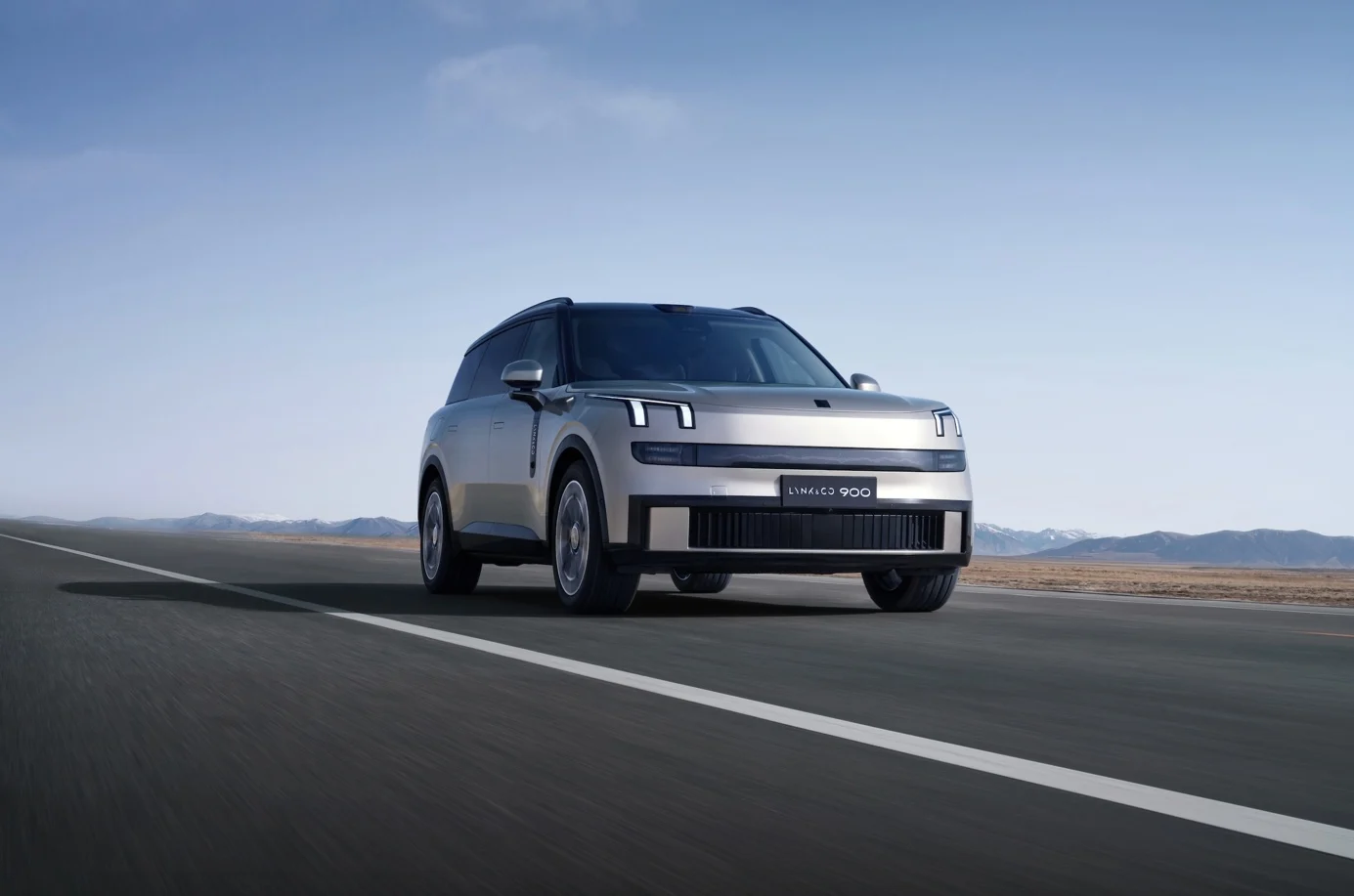 Lynk & Co 900, luxury SUV safety, advanced driver assistance, hybrid SUV, family vehicle safety, vehicle safety technology, high-performance battery safety 2