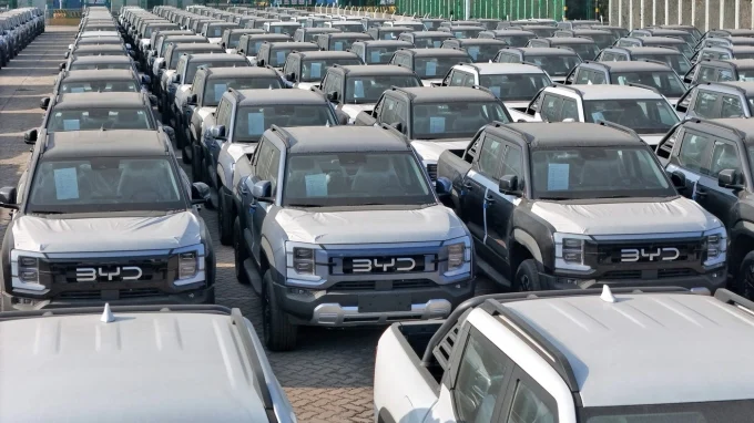 Chinese electric vehicles, auto industry competition, EV battery technology, automotive software, Western car manufacturers, global car market, electric vehicle innovation 4