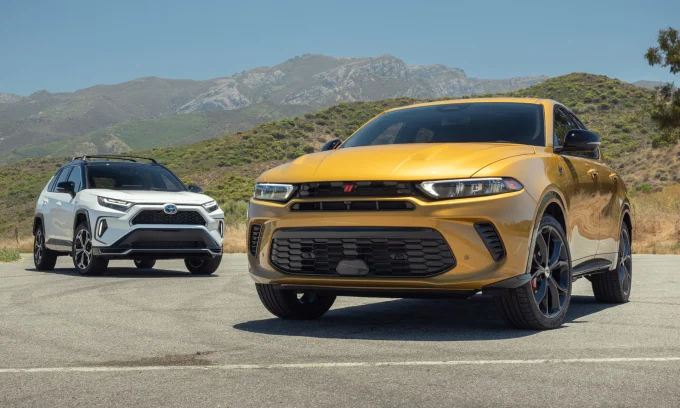 Toyota inventory turnover, US auto industry inventory, Dodge stock backlog, vehicle days supply, car sales speed, automotive supply chain, Stellantis inventory 2