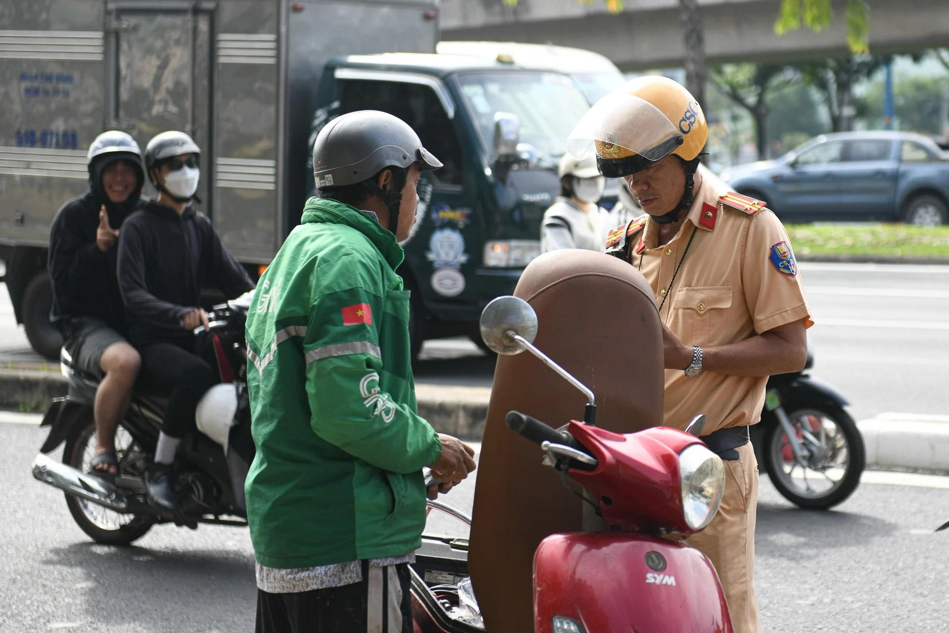 Vietnam traffic laws, vehicle impoundment, Ministry of Public Security, driving fines Vietnam, Decree 168/2024, road safety regulations 2