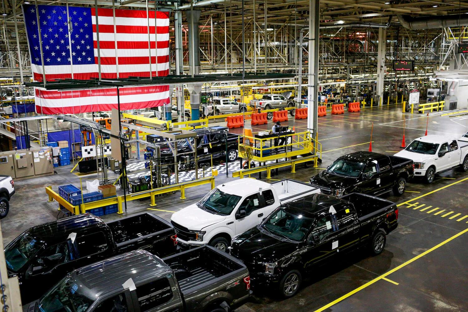 USMCA, North American auto industry, local content rule, car tariffs, US-Mexico trade talks, automotive supply chain, trade agreement revision 8