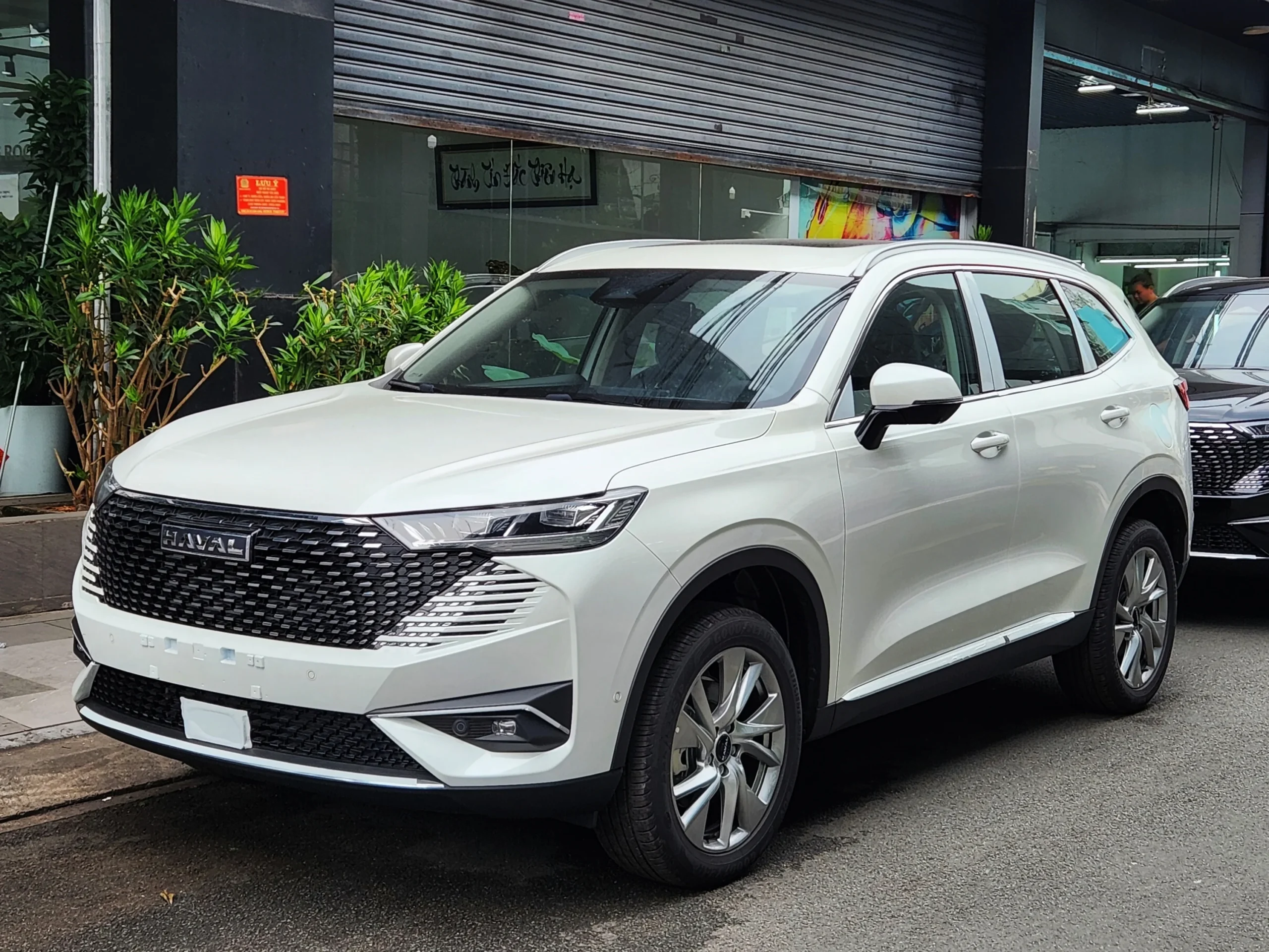 Chinese car discounts, Vietnam auto market, BYD incentives, Omoda Jaecoo warranty, Geely promotions, Haval Jolion discount, mid-year car sales, electric SUVs Vietnam 5