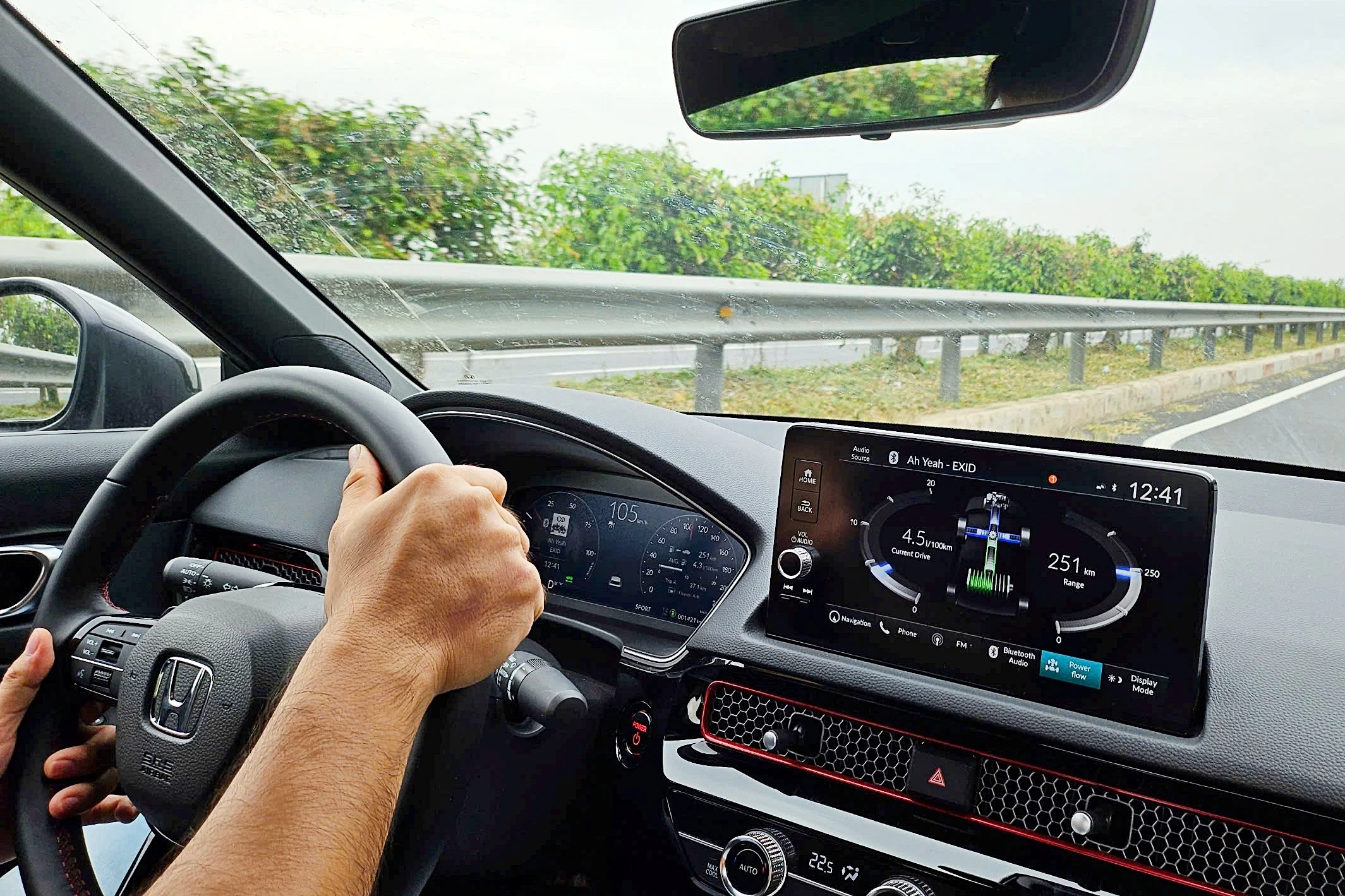 Vietnam traffic laws, unsafe lane changes, Vietnam highway fines, road safety Vietnam, Decree 168, driving in Vietnam 2