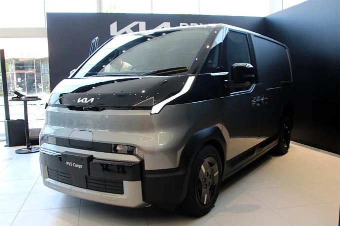Kia electric van, PV5 Japan, electric commercial vehicles, Japanese auto market, Kia Japan launch, electric vans 2026, Sojitz partnership 2