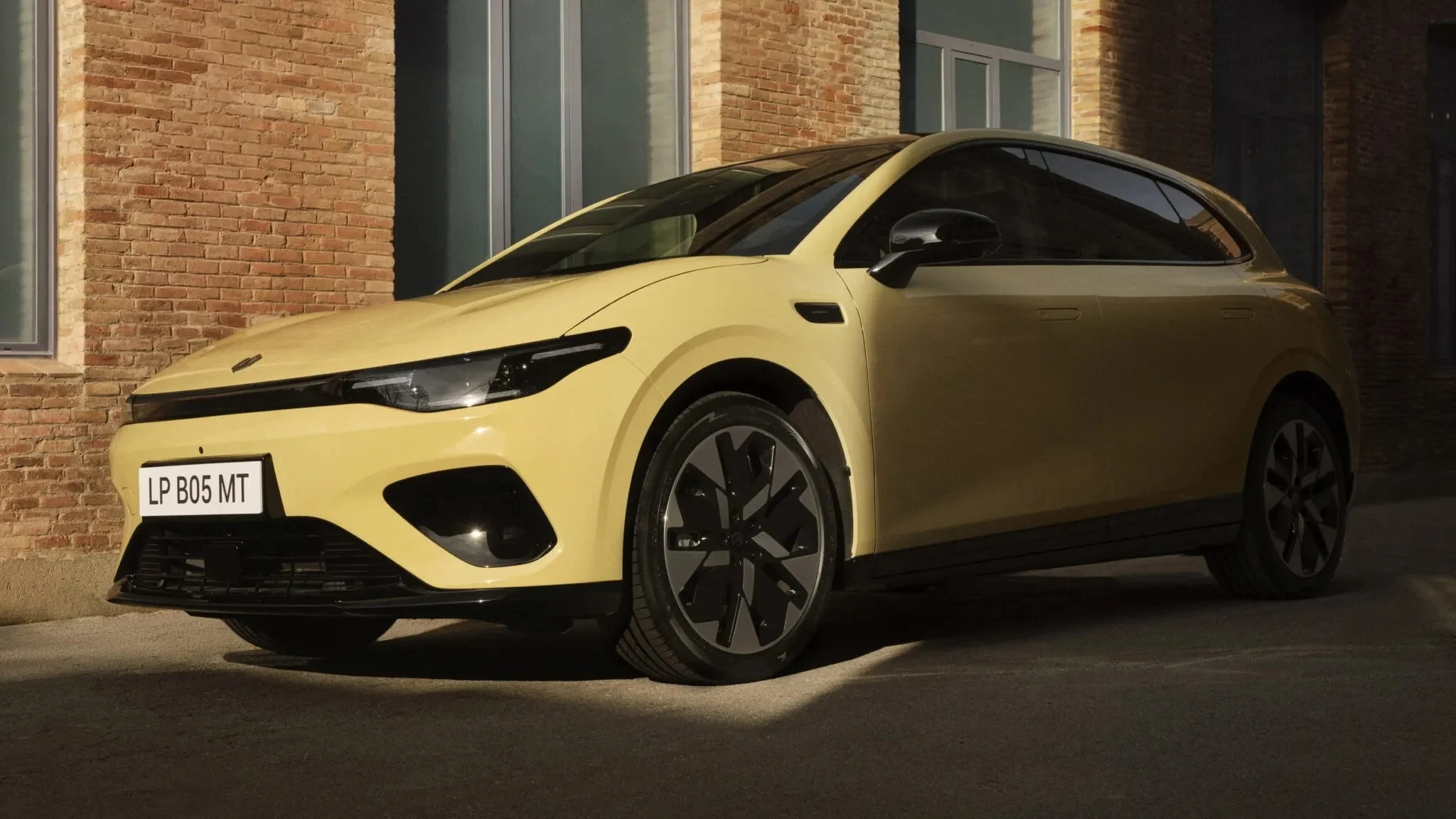 Leapmotor, Stellantis, electric vehicles, Canada plant, Brampton EV assembly, Chinese EV, auto industry partnership, North America EV 2