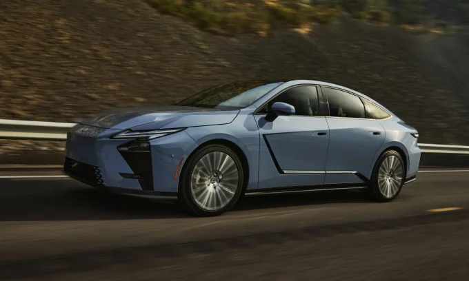 Lexus ES 2026, luxury sedan, SUV trend, hybrid sedan, electric sedan, automotive engineering, Lexus news 2
