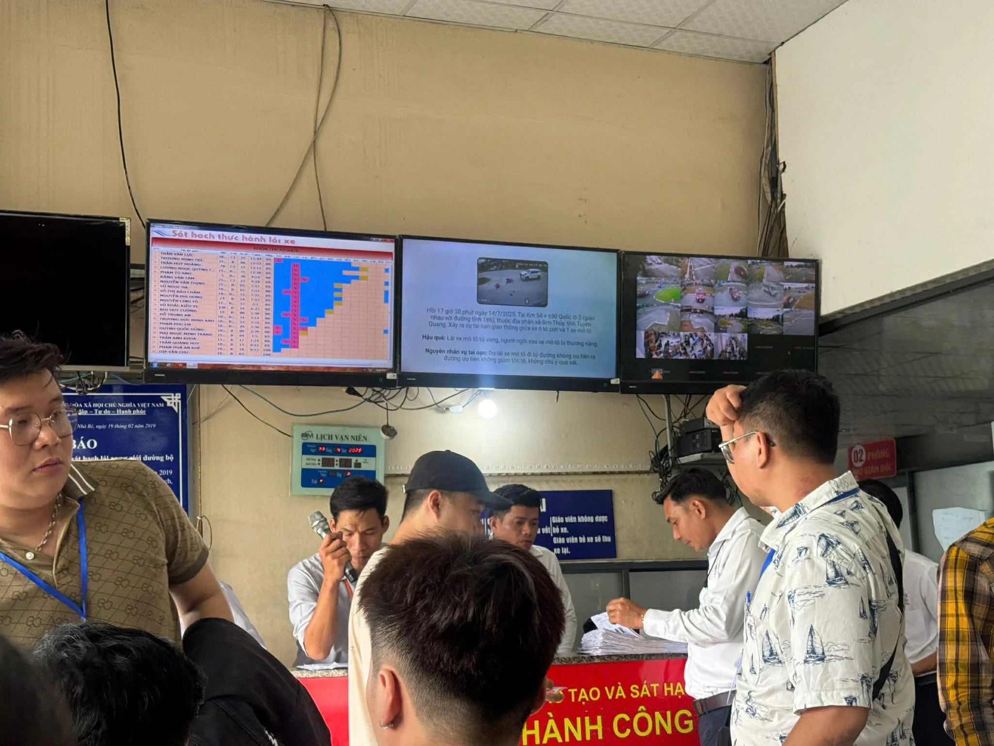 Vietnam driving test, road test pass rate, traffic police, driver licensing, road safety Vietnam, traffic safety, driving exam standards 2
