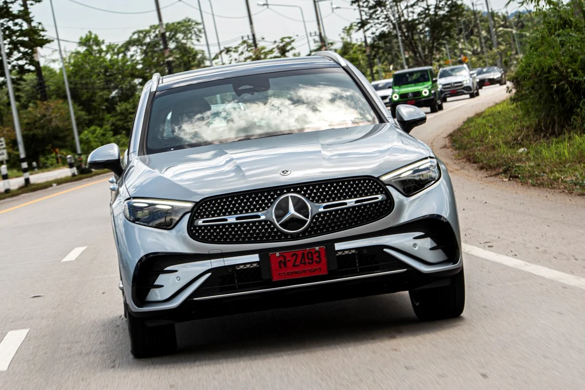 Mercedes-Benz GLC 350 e, GLC 4MATIC price cut, luxury PHEV SUV, Mercedes Thailand, plug-in hybrid luxury car, GLC 350 e specs 2